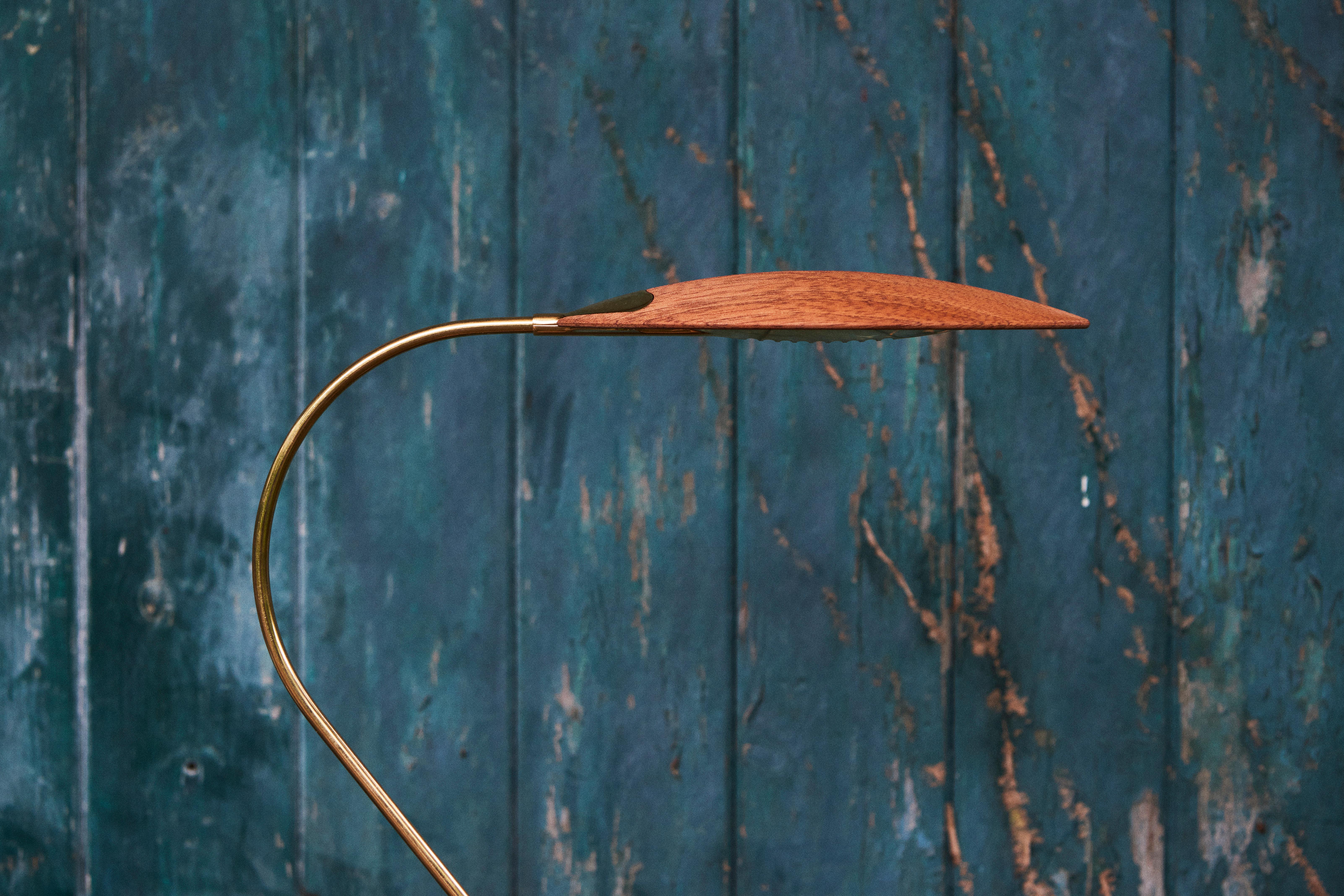 XXIe siècle et contemporain No. 2 Lampe à poser en bois d'orme par Mernøe en vente