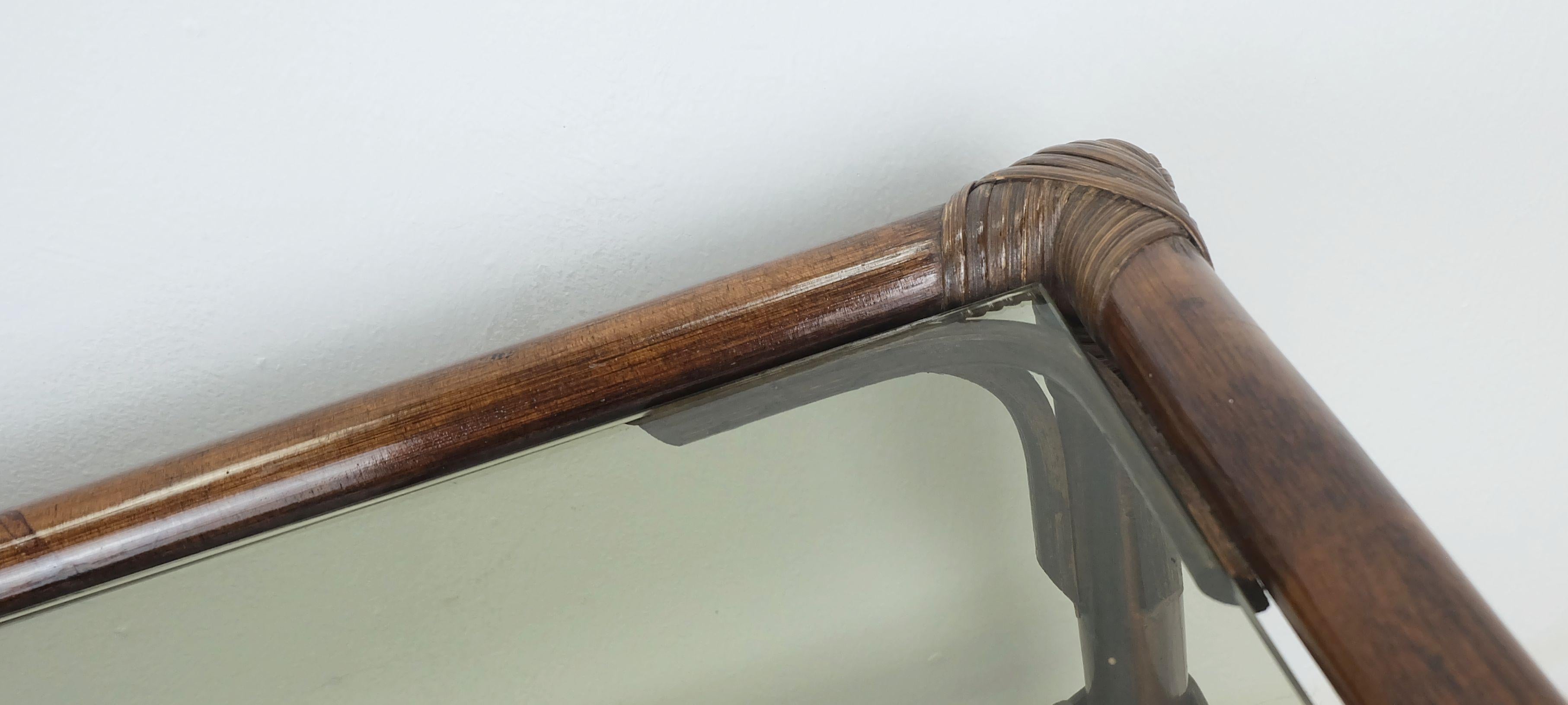 Allemand n° 2 de 2 : table basse d'appoint en osier de bambou des années 1970, milieu du siècle dernier en vente