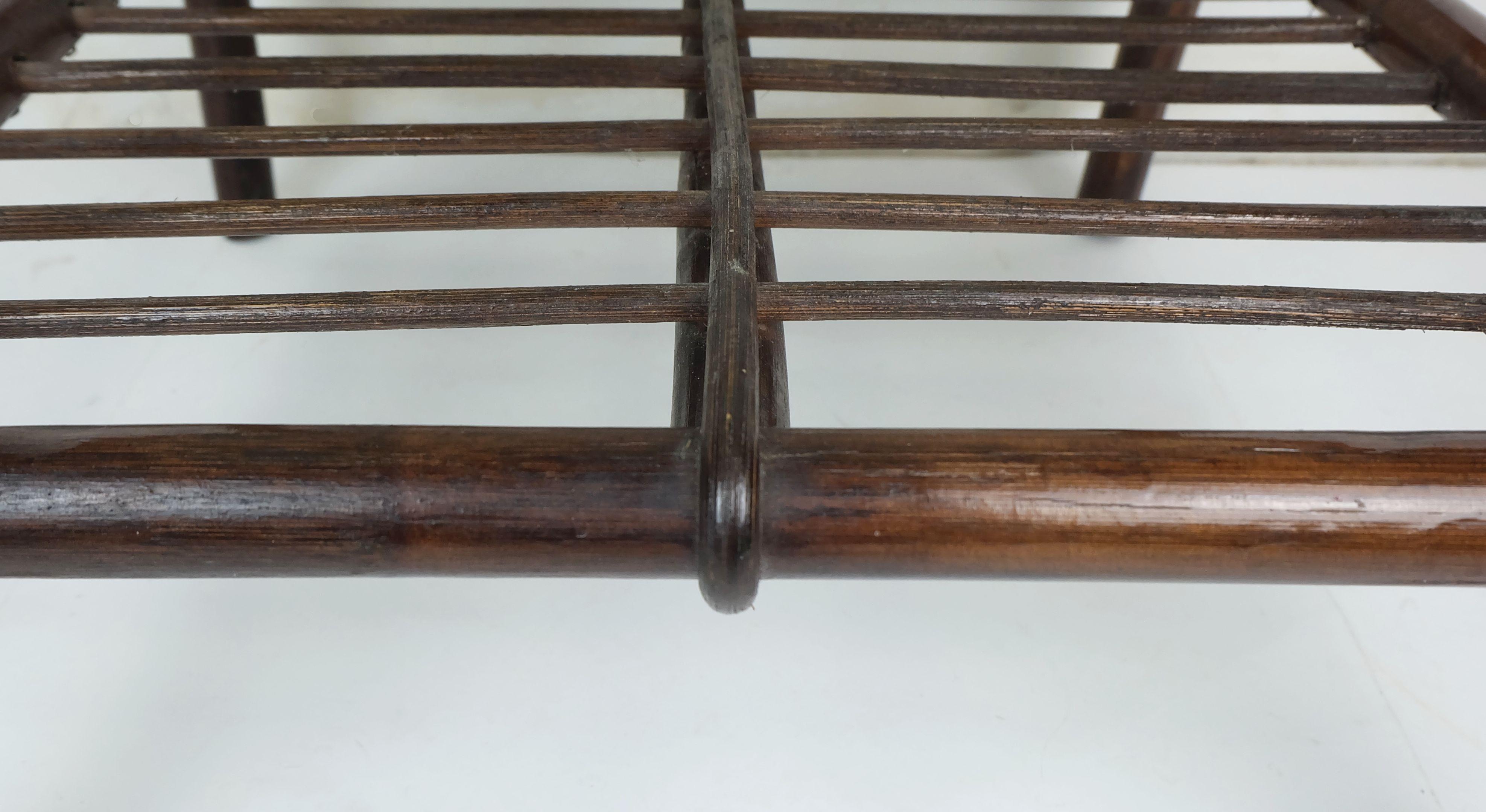 n° 2 de 2 : table basse d'appoint en osier de bambou des années 1970, milieu du siècle dernier Bon état - En vente à Mannheim, DE