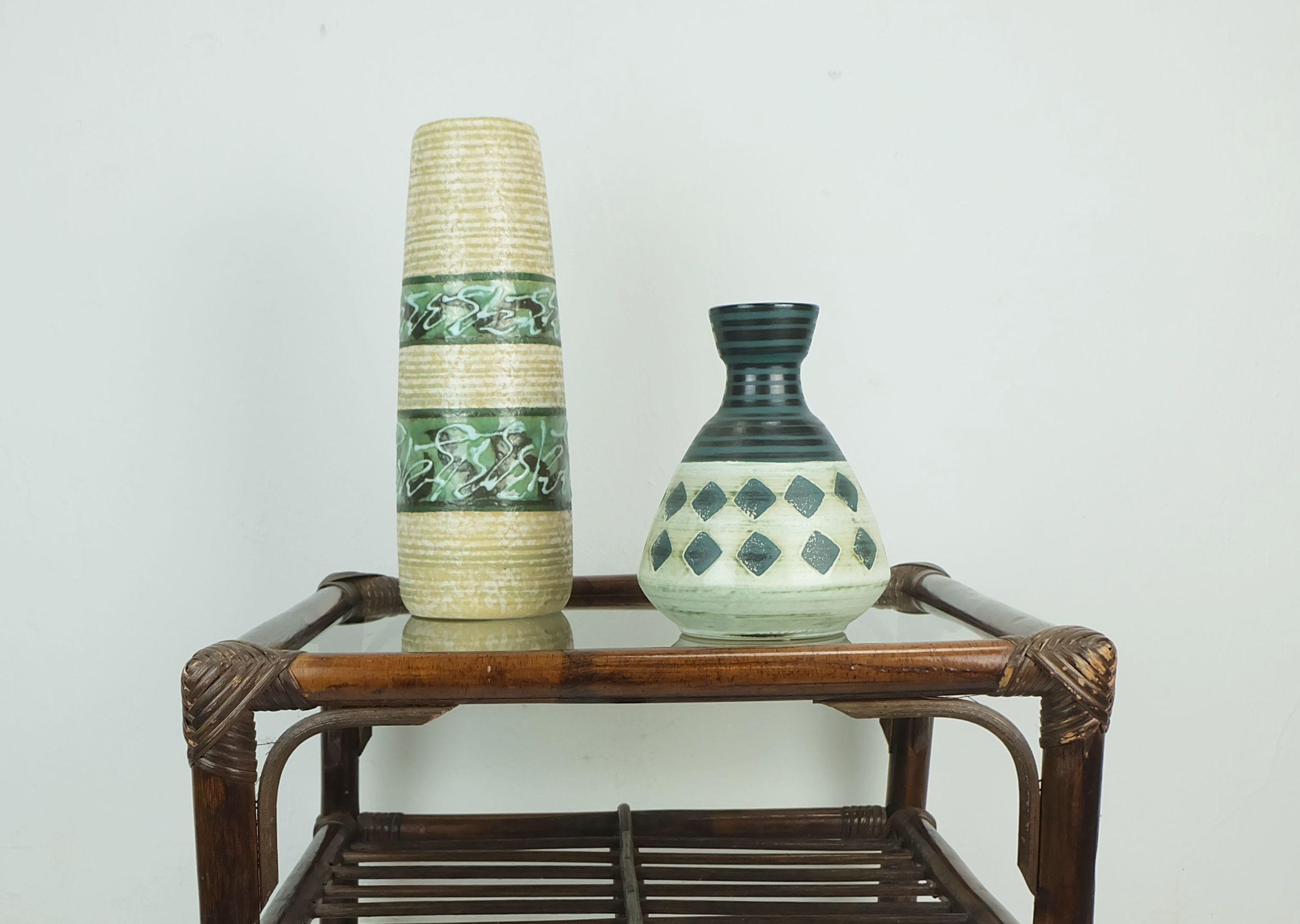 n° 2 de 2 : table basse d'appoint en osier de bambou des années 1970, milieu du siècle dernier en vente 2