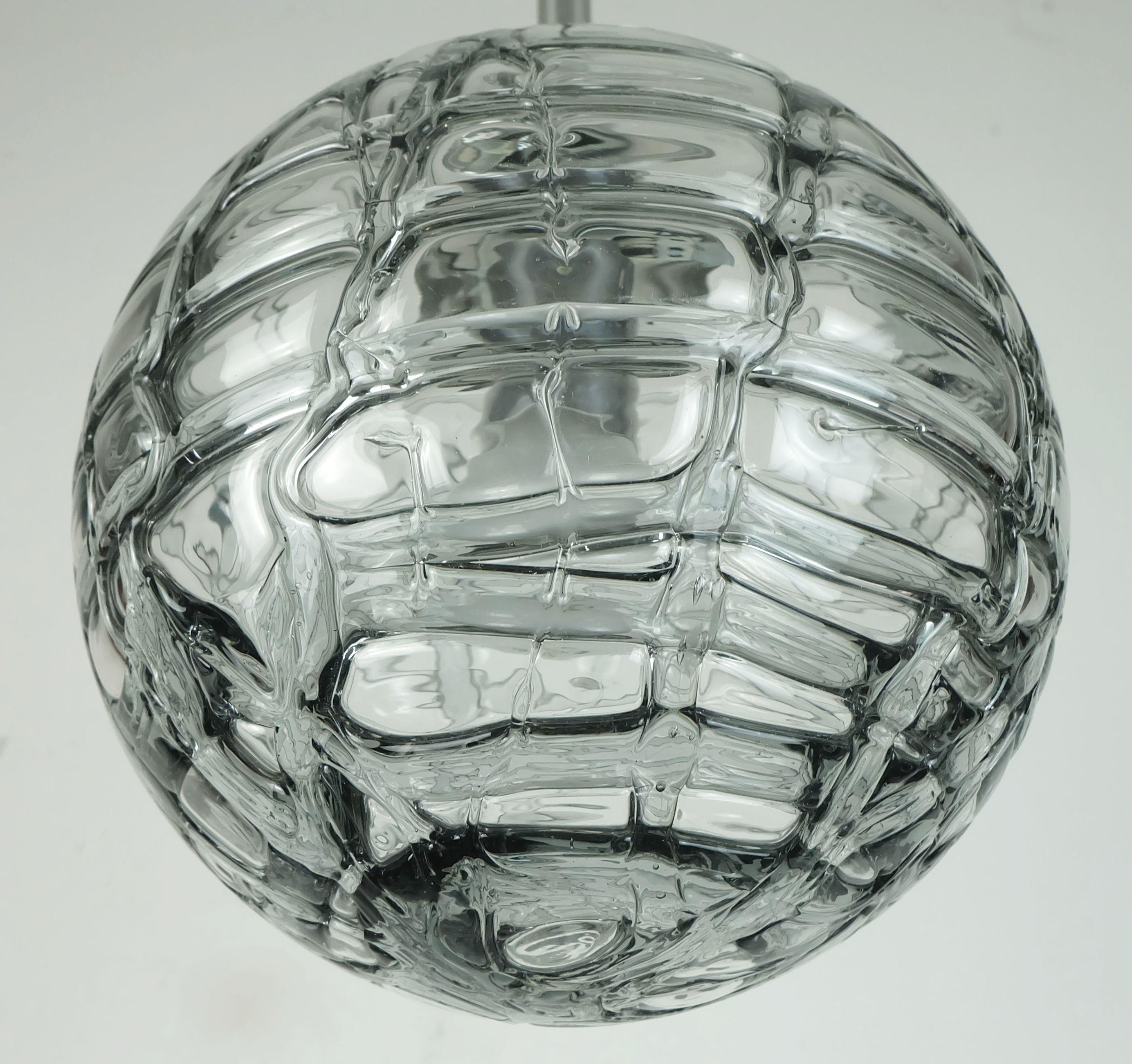 no. 2 di 2 - lampada a ciondolo Eleg doria  chiaro e grigio fumo anni '60-'70 in vendita 2