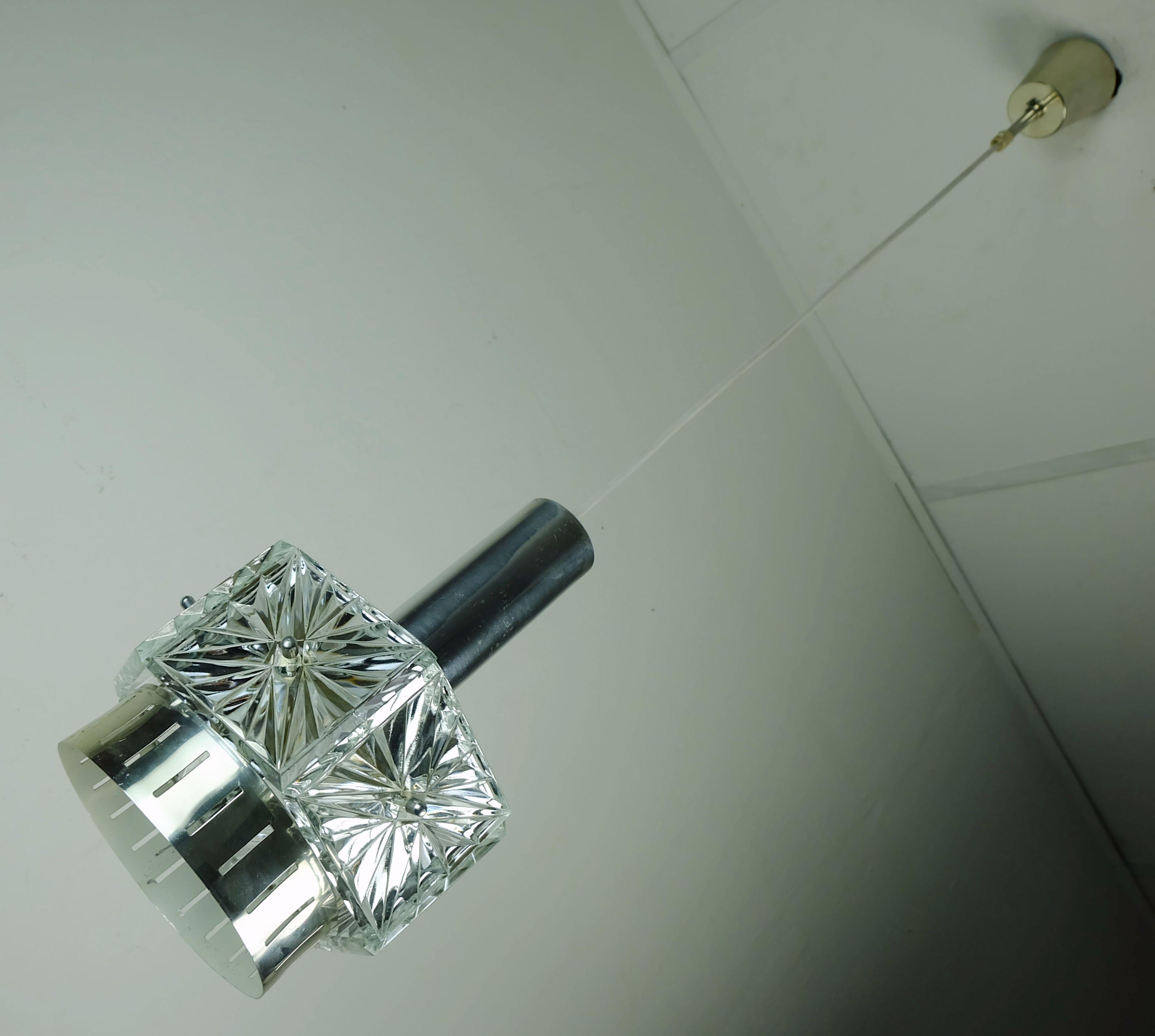 n° 2 de 2 : élégante lampe PENDANT LIGHT du milieu du siècle dernier en verre cristal et métal des années 1960 en vente 3