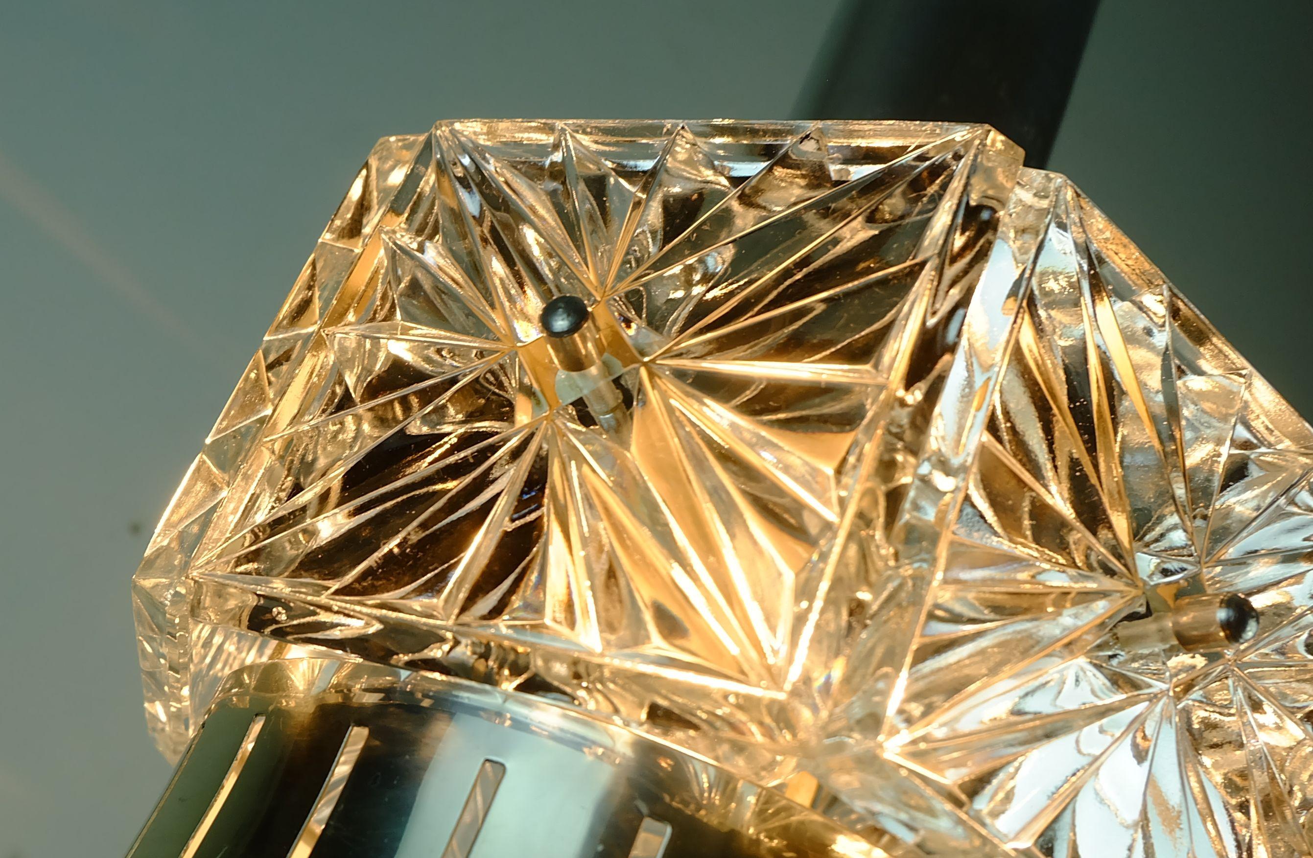 Milieu du XXe siècle n° 2 de 2 : élégante lampe PENDANT LIGHT du milieu du siècle dernier en verre cristal et métal des années 1960 en vente