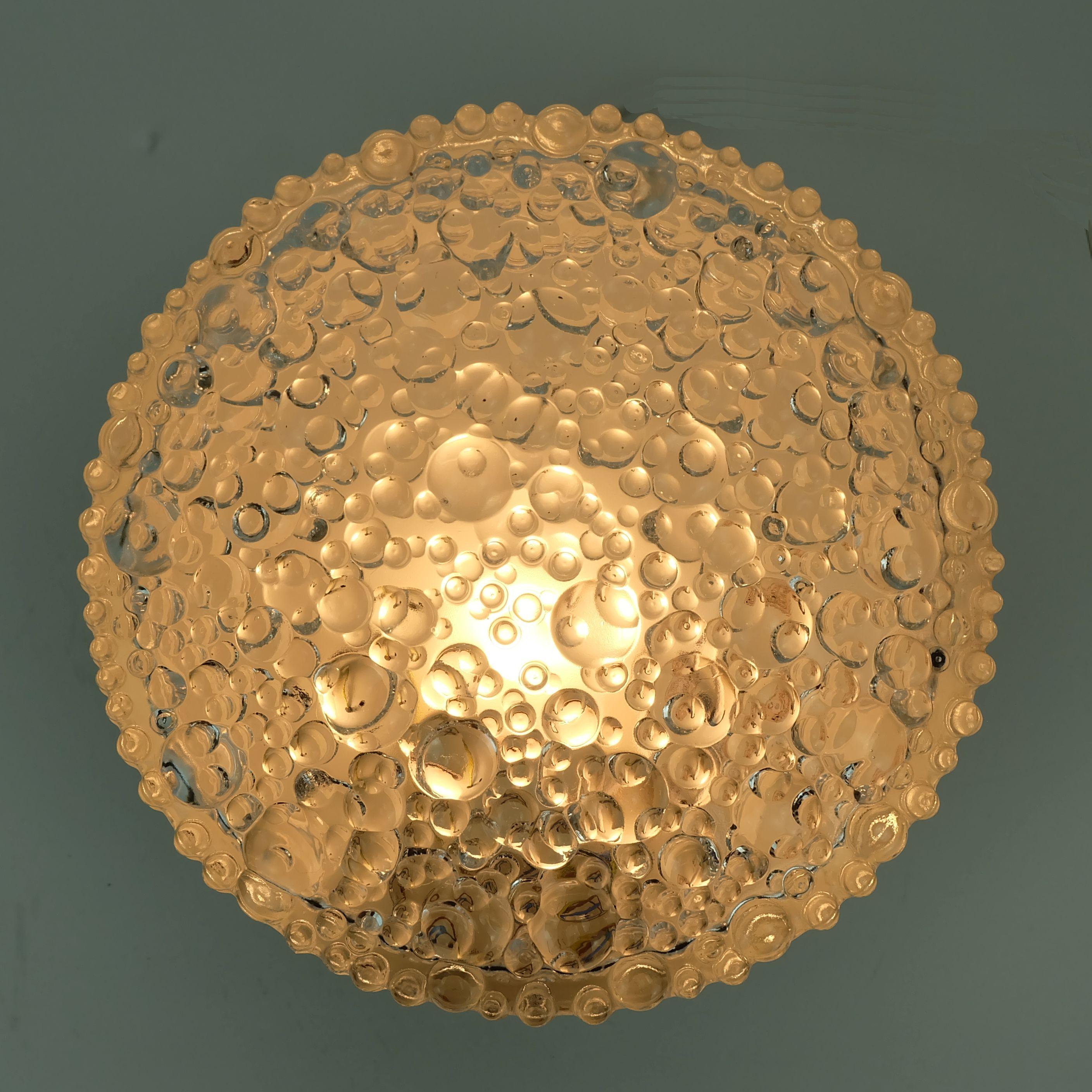 Milieu du XXe siècle n° 2 de 2 - STAFF plafonnier ou applique modèle A 226 verre bulle 60s 70s 2 de 2 - STAFF plafonnier ou applique modèle A 226 verre bullé 60s 70s en vente
