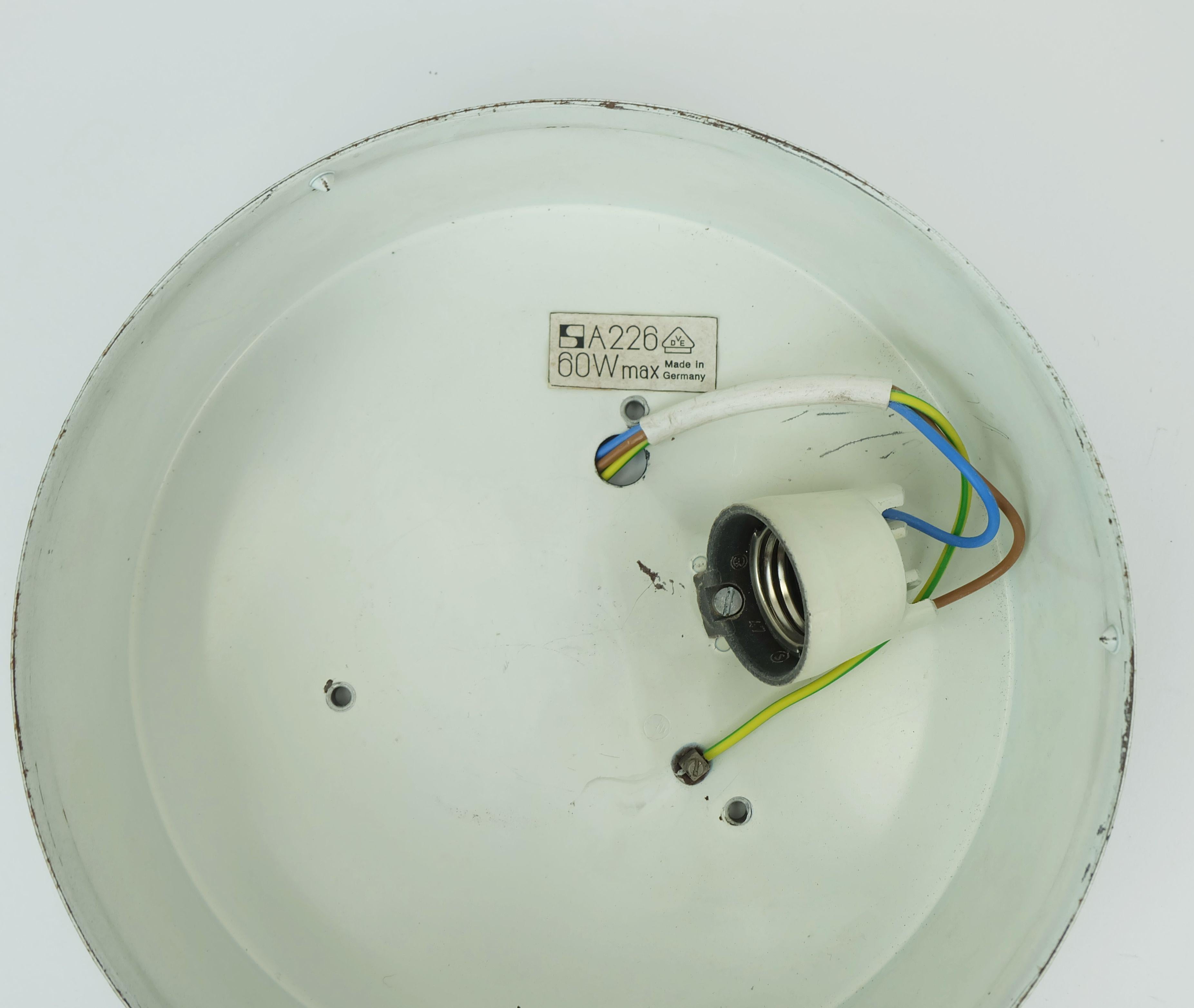 n° 2 de 2 - STAFF plafonnier ou applique modèle A 226 verre bulle 60s 70s 2 de 2 - STAFF plafonnier ou applique modèle A 226 verre bullé 60s 70s en vente 1