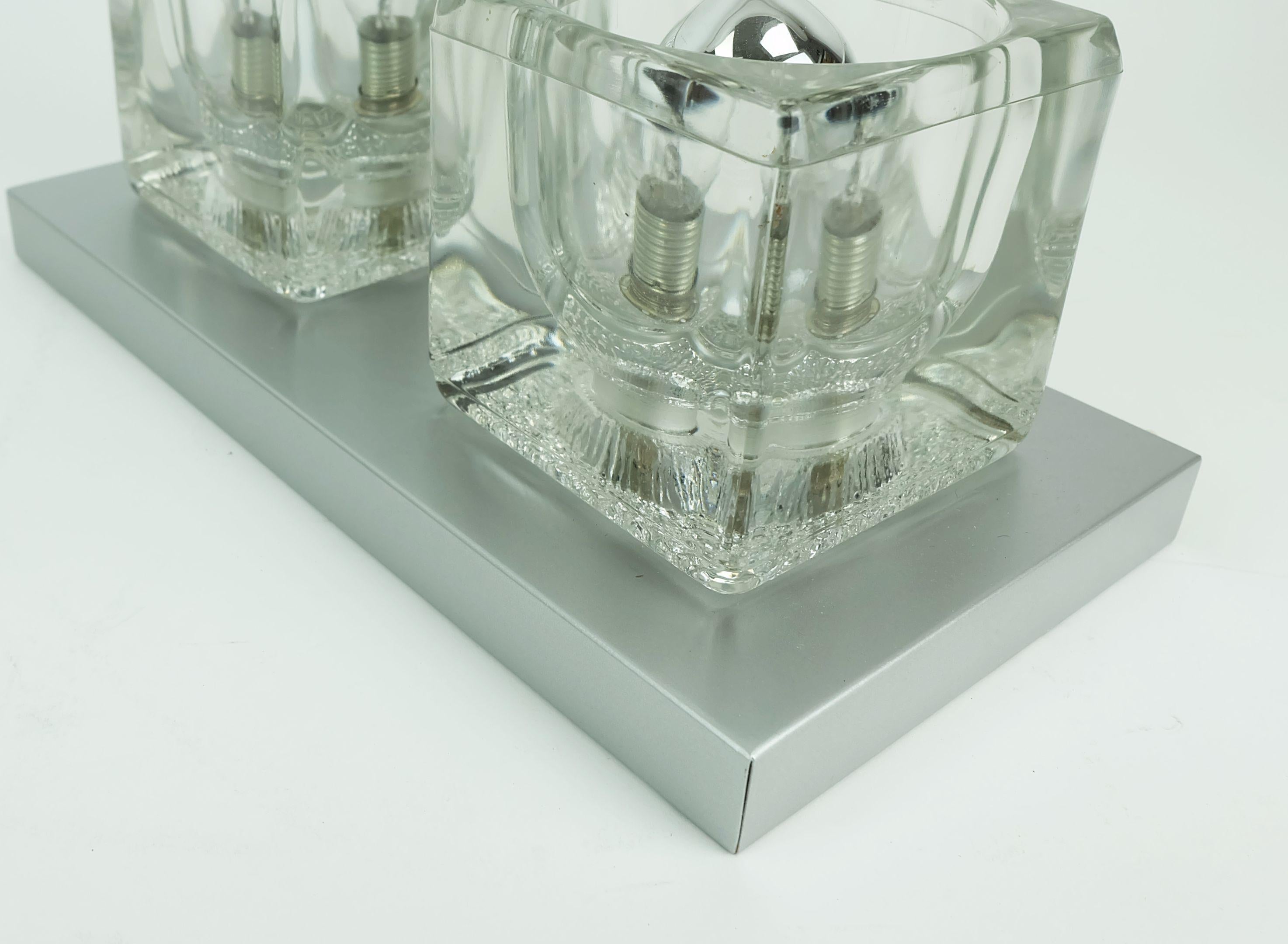 Tedesco no. 2 di 2: SCONCE vintage di metà secolo di Peill & Putzler con 2 cubi di vetro anni '60/'70 in vendita