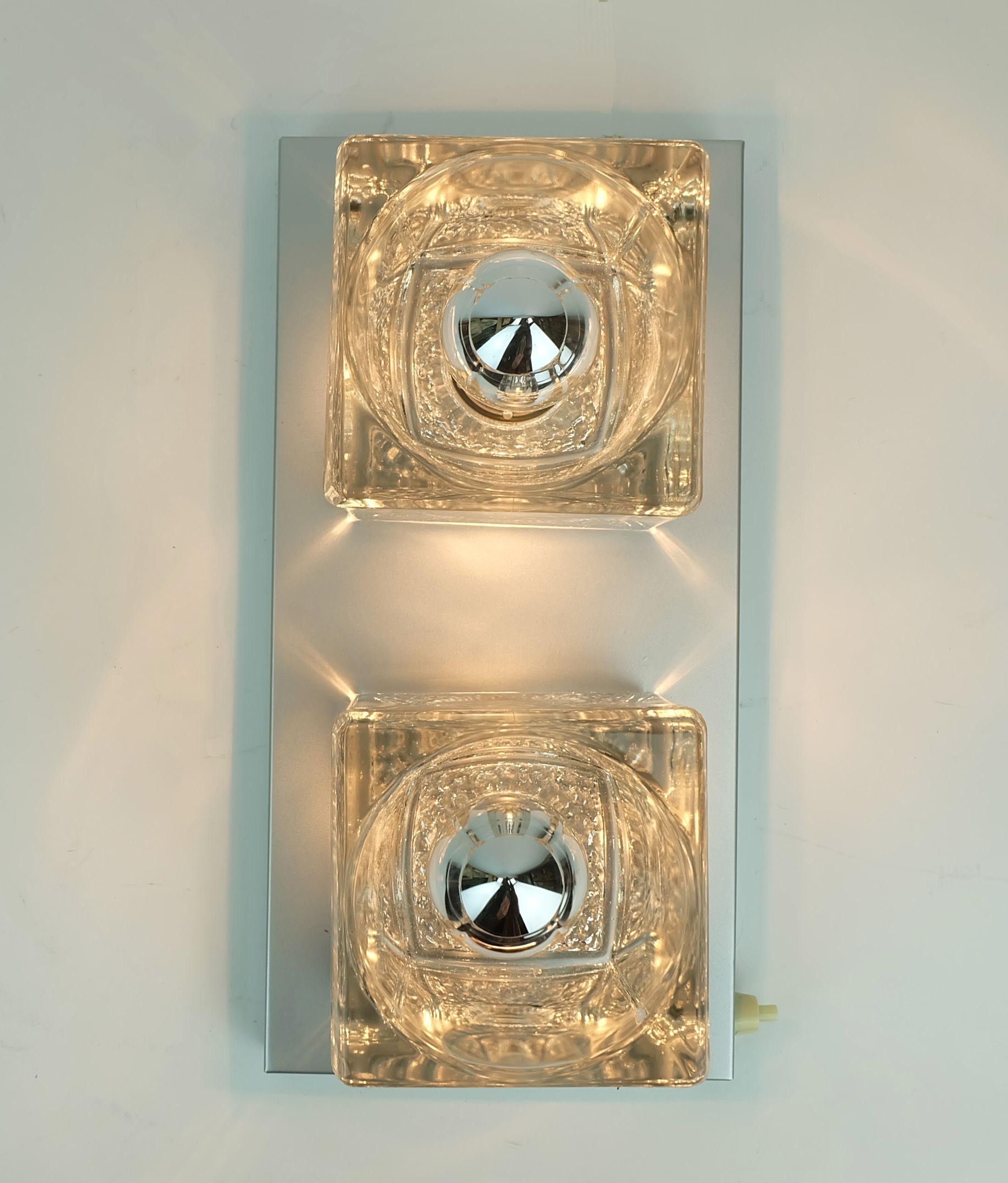 Metallo no. 2 di 2: SCONCE vintage di metà secolo di Peill & Putzler con 2 cubi di vetro anni '60/'70 in vendita