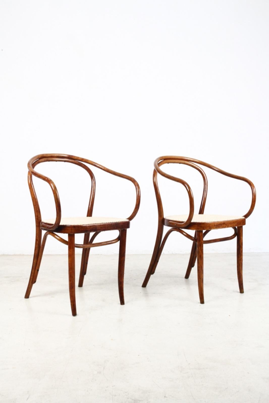 No. 209 Vienna Bentwood Armchair by August Thonet for Thonet In Good Condition For Sale In Budapest, HU