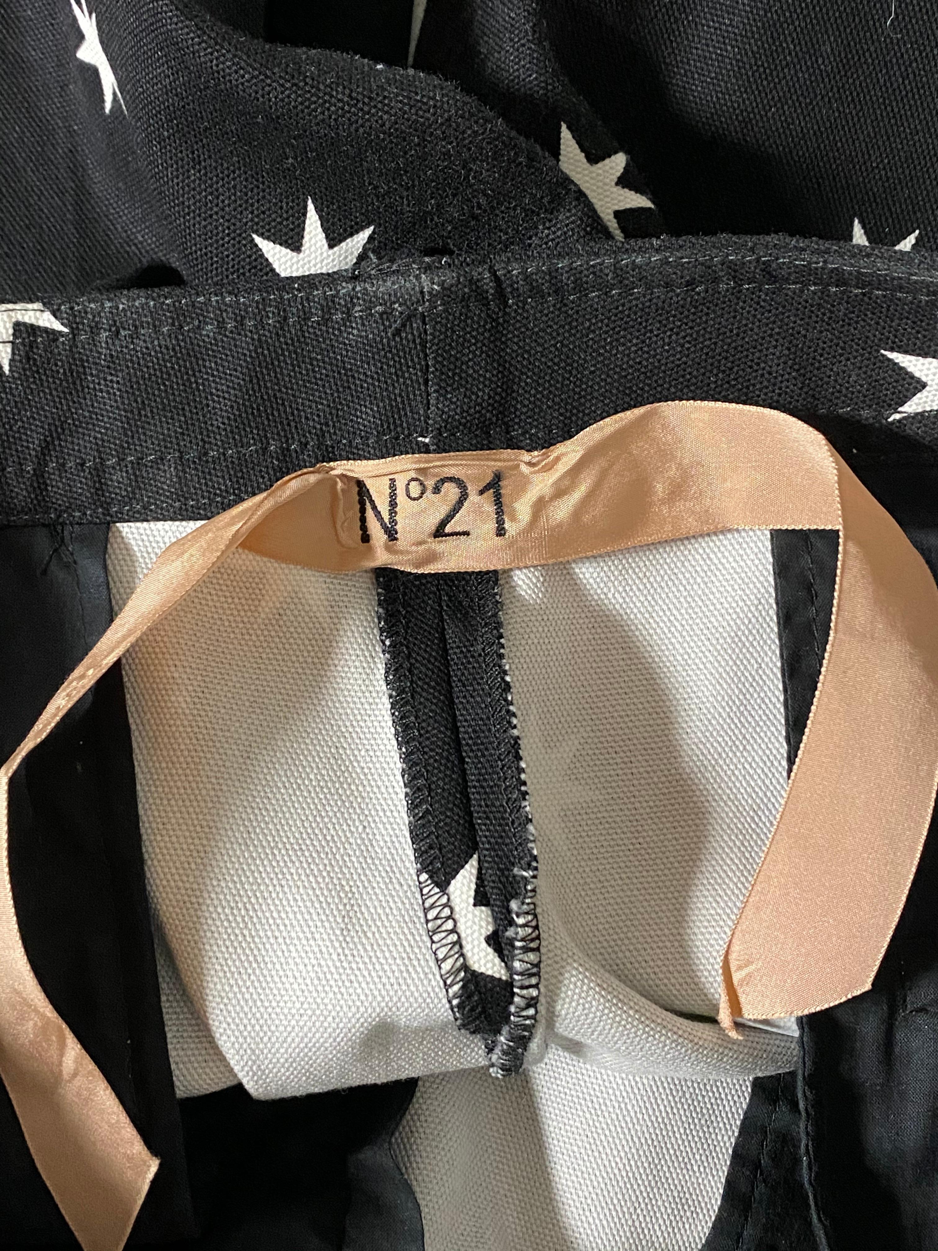 NO. 21 Black and White Cotton Star Pants, Size 44 For Sale 1