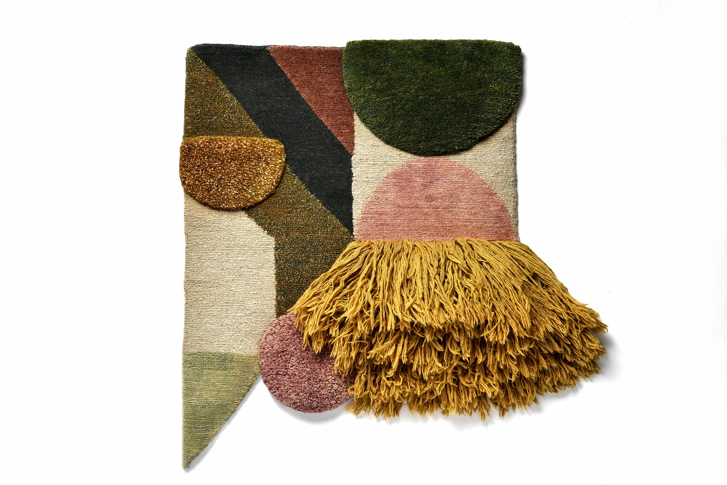 Nr. 219 handgeknüpftes Textilposter von Lyk Carpet
Hommage an die Bauhausfrauen
Abmessungen: B 55 x L 69 cm.
MATERIALIEN: 100% tibetische Hochlandwolle, handgekämmte und handgesponnene Schurwolle, natürliche pflanzengefärbte Wolle, 100 Knoten pro