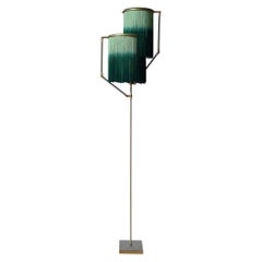 N. 22 B Fringes Dip Dyed Green Charm Lampada da terra contemporanea di Sander Bottinga
