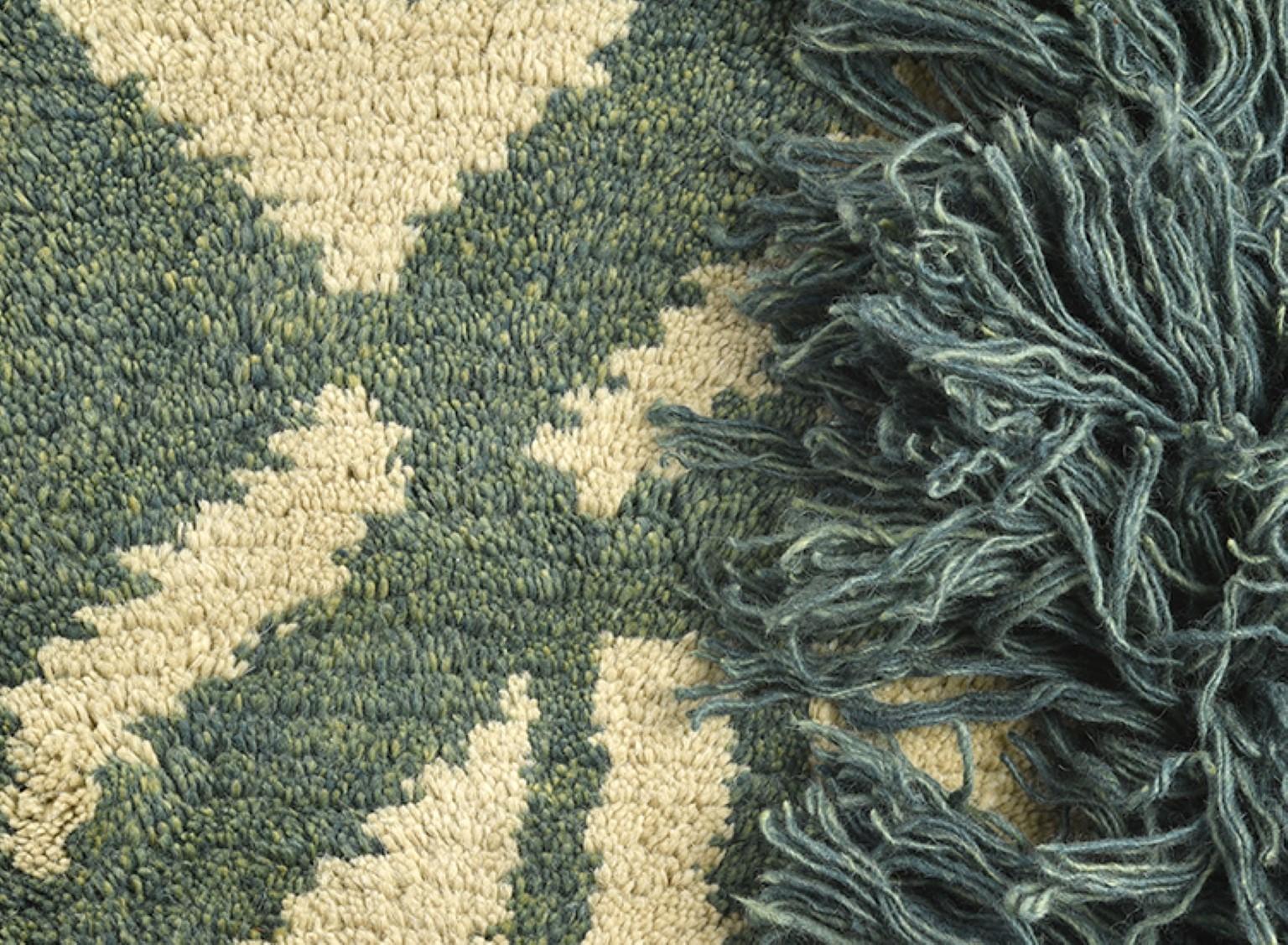 Handgeknüpftes Textilplakat Nr. 220 von Lyk Carpet (Postmoderne) im Angebot