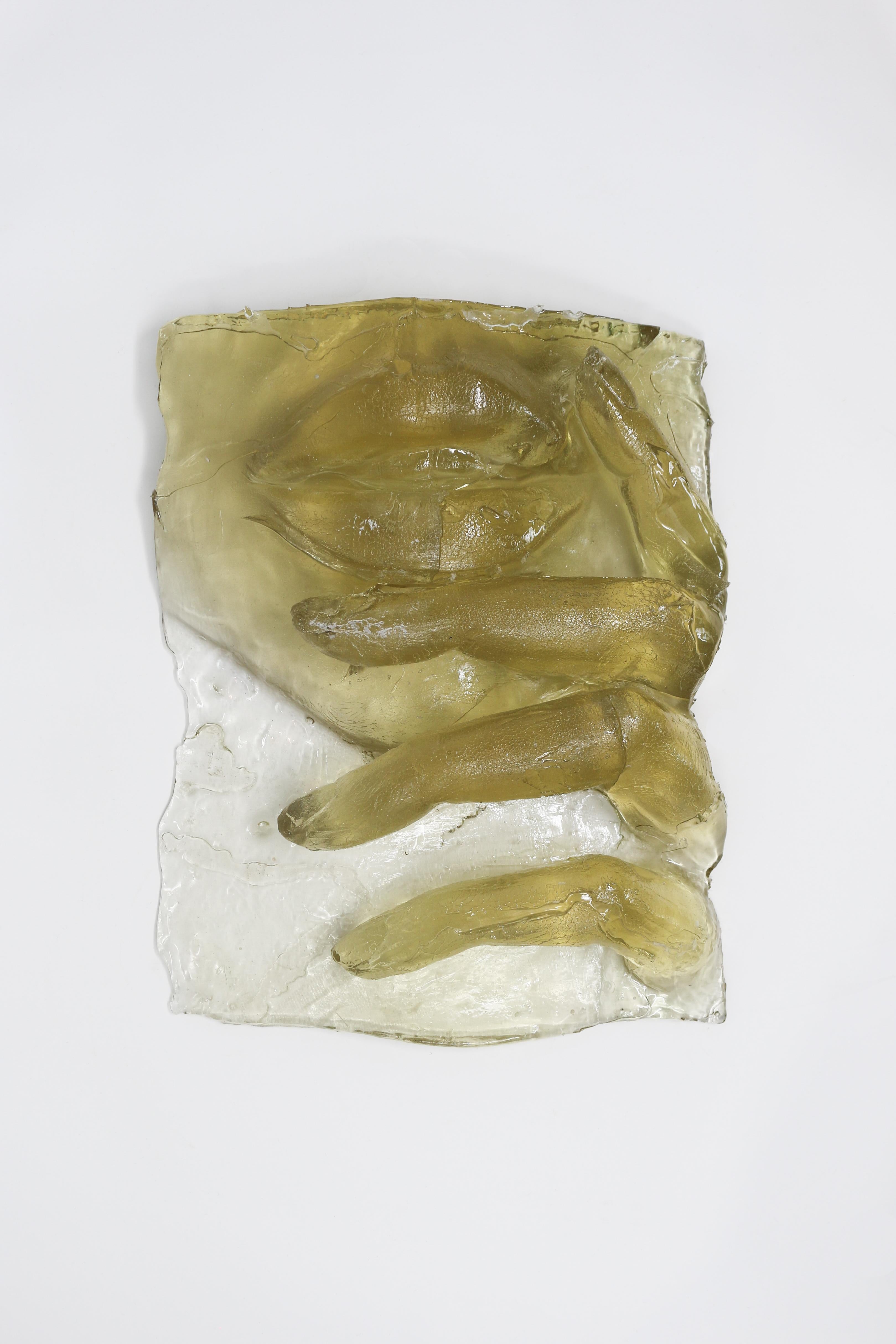 Calco No. 23 In Sun - Scultura artistica di bocca e mano di donna in resina in vendita