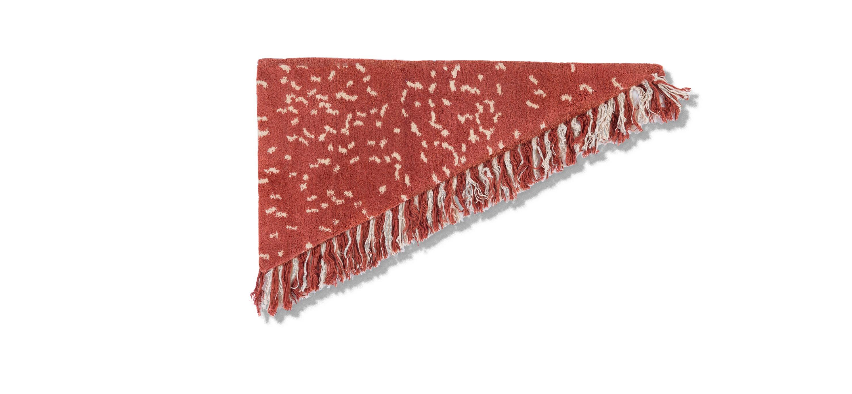 Nr. 272 freeplay handgeknüpfter Teppich von Lyk Carpet
Abmessungen: L 60 x B 120 cm.
MATERIALIEN: 100% tibetische Hochlandwolle, handgekämmte und handgesponnene Schurwolle, natürliche pflanzengefärbte Wolle, 100 Knoten pro Quadratzoll.
Handgeknüpfte