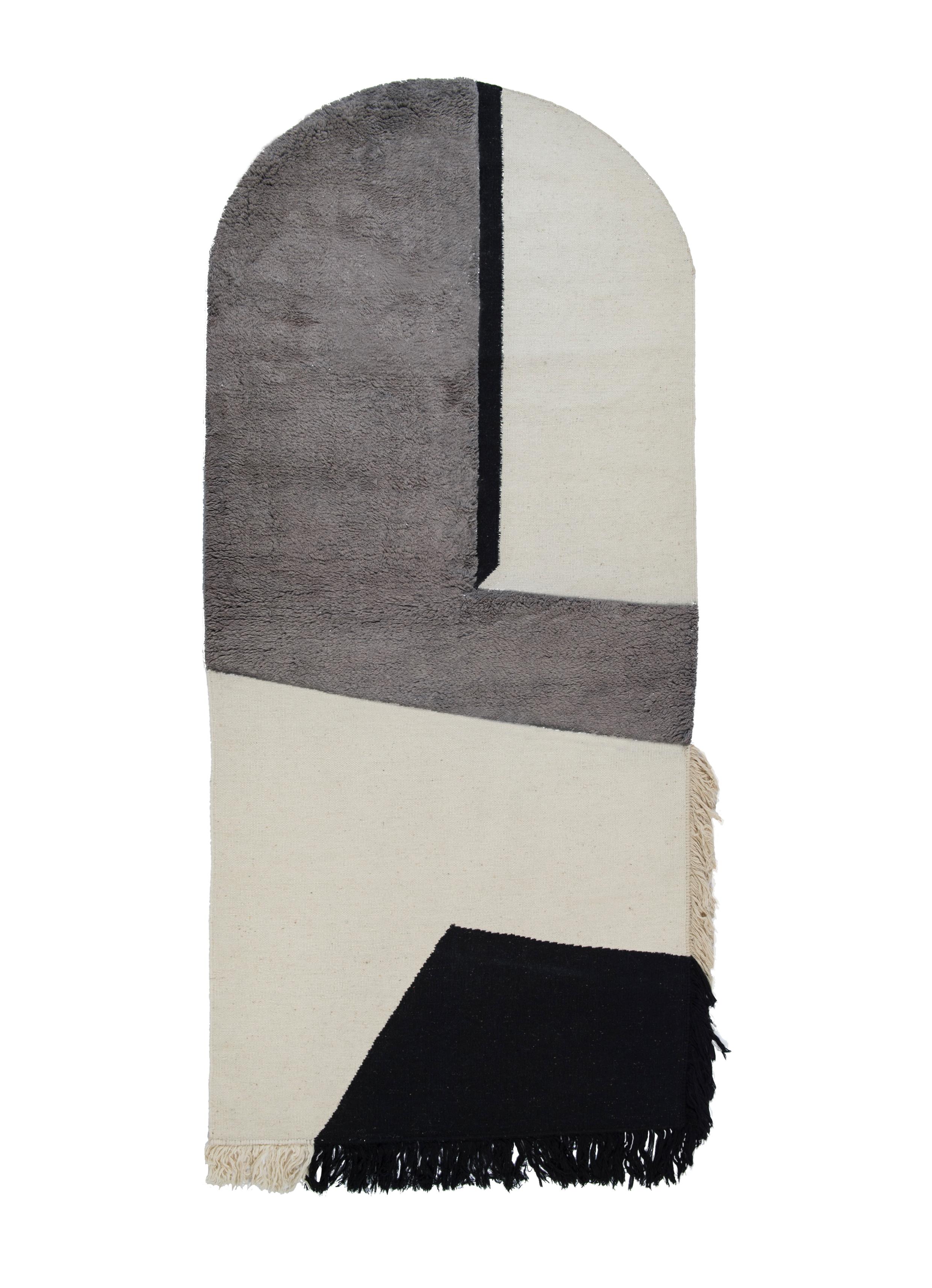 Nr. 277 freeplay handgeknüpfter Teppich von Lyk Carpet
Abmessungen: L 270 x B 120 cm.
MATERIALIEN: 100% tibetische Hochlandwolle, handgekämmte und handgesponnene Schurwolle, natürliche pflanzengefärbte Wolle, 100 Knoten pro