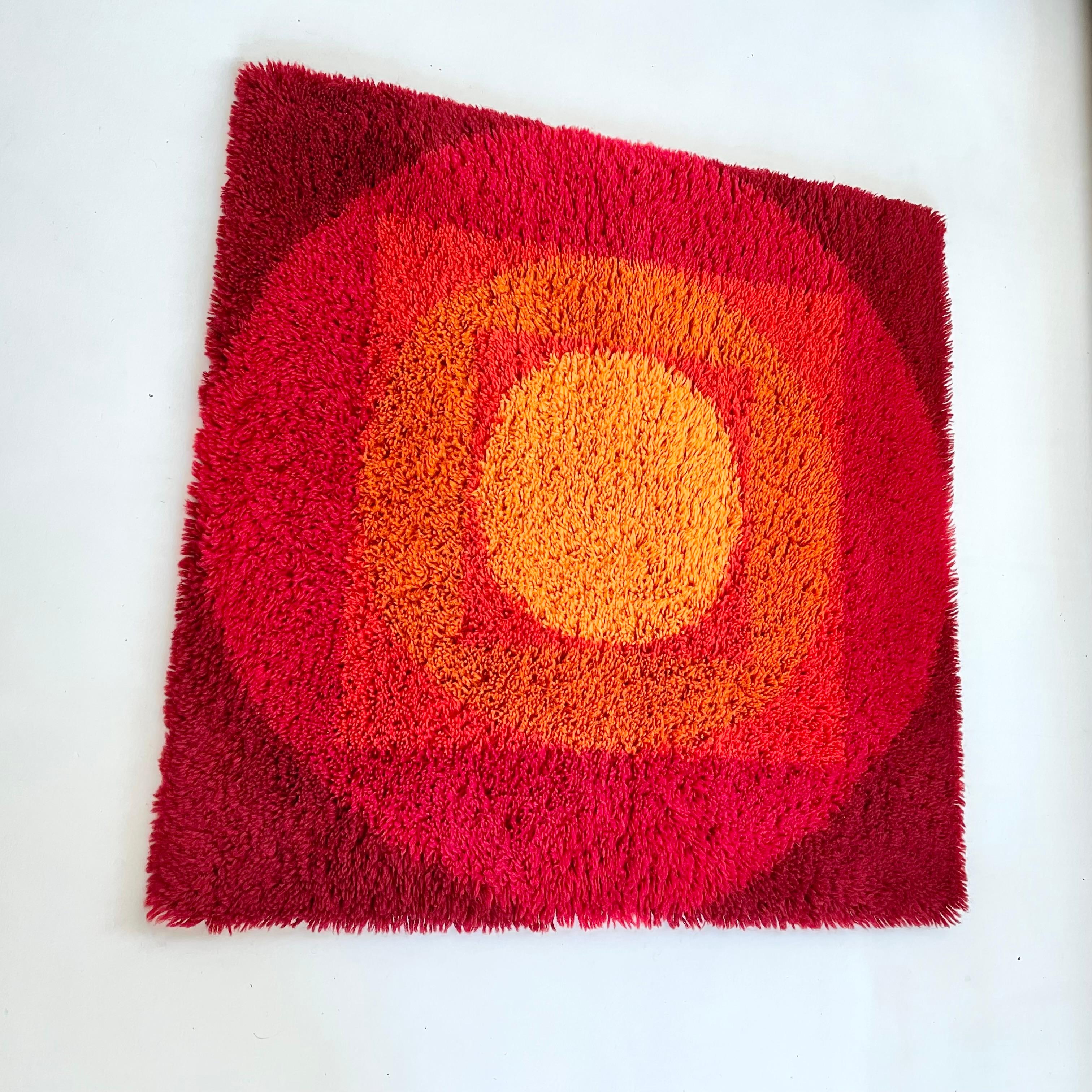 Article:

Wall rug  varia set


Decade:

1970s


Origin:

Germany


Producer:

VORWERK, the design was attributed to VERNER PANTON by QUITTENBAUM AUCTION HOUSE Munich, 143B - Design
20. Februar 2019 um 17:00 MESZ / LOS 435



This rug is a great