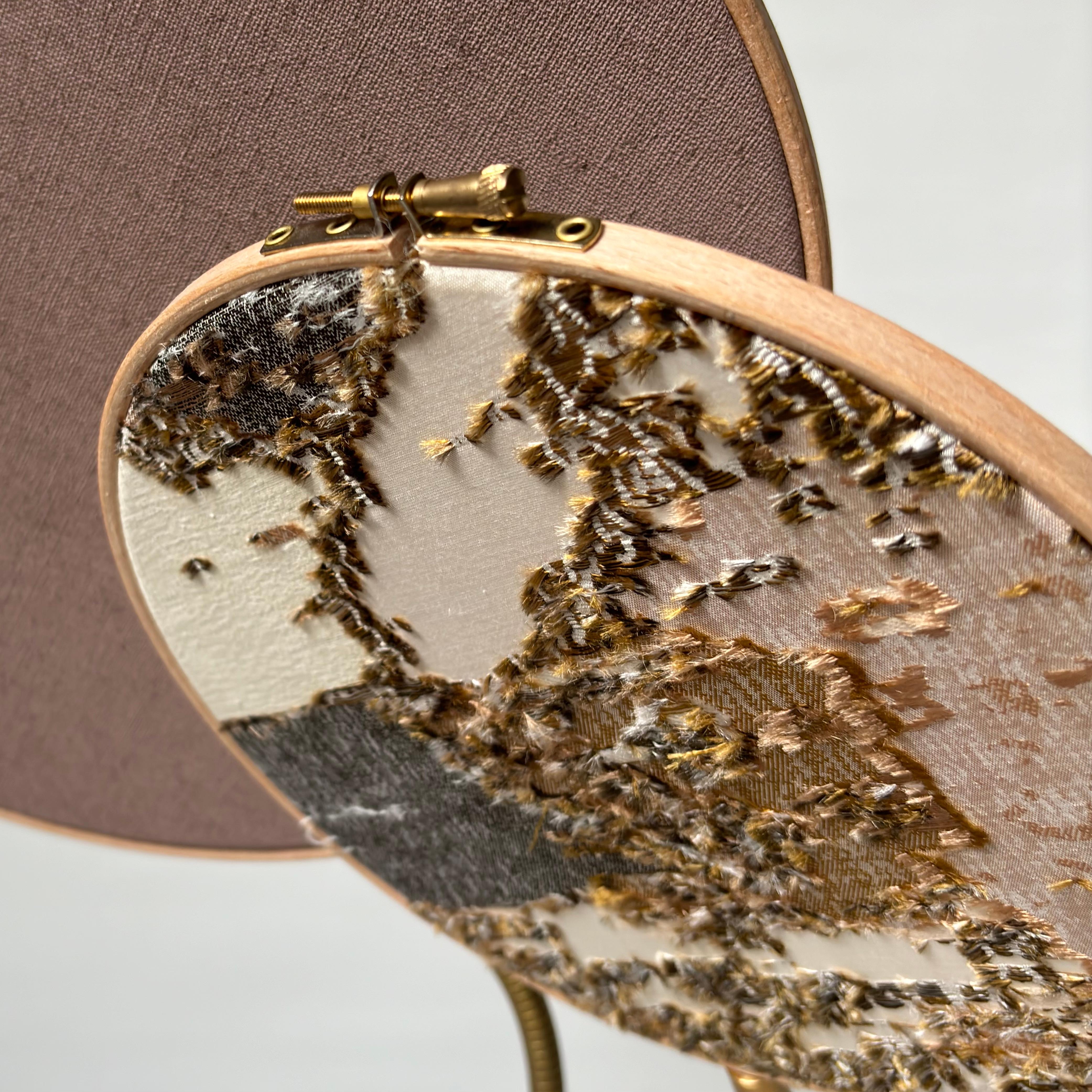 Lampe de bureau n° 32 brodée à la main en marbre à deux cercles par Sander Bottinga Neuf - En vente à Geneve, CH
