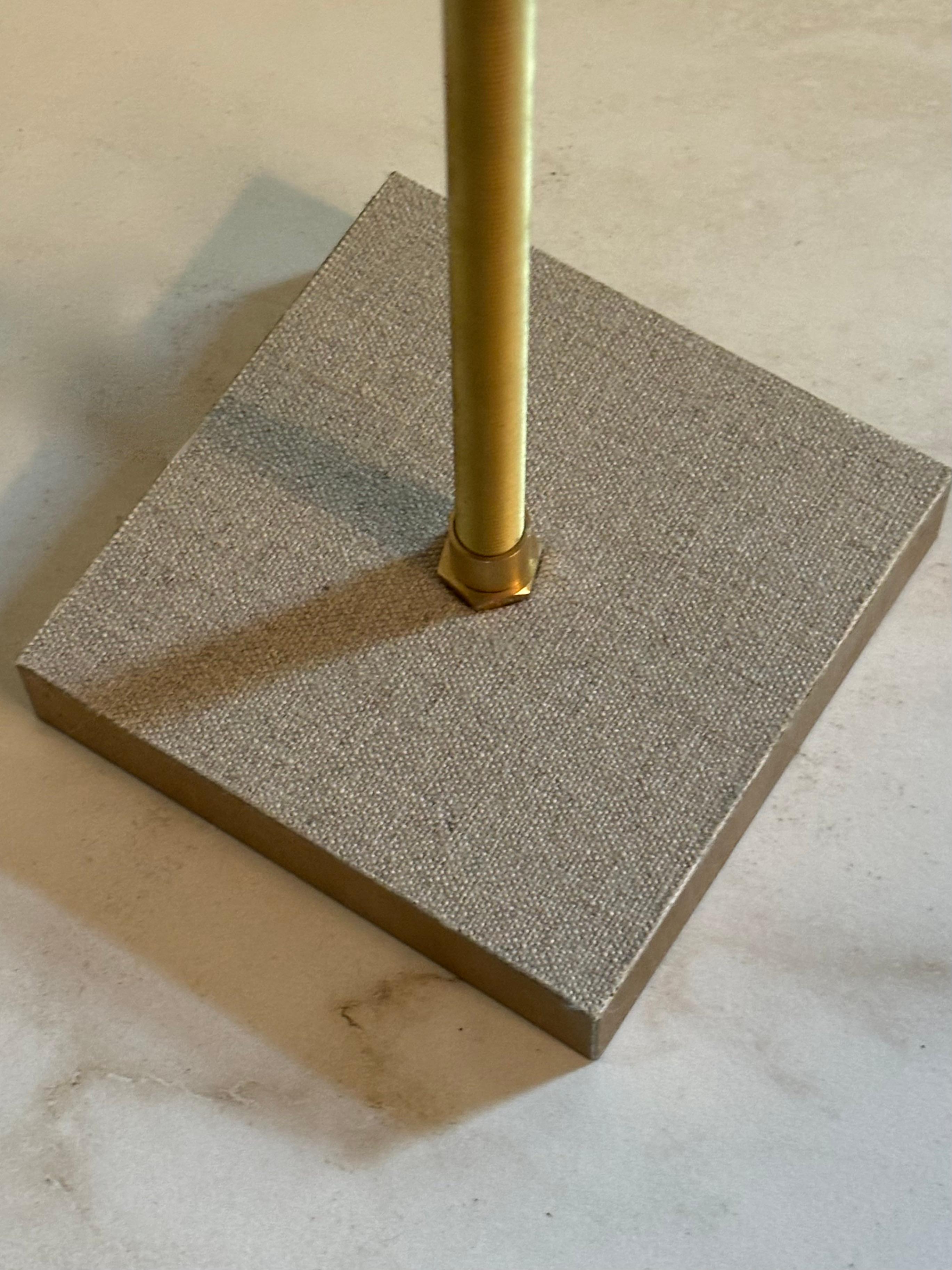 Nº 32 Lámpara de mesa artesanal de dos círculos bordados en mármol, de Sander Bottinga en venta 1