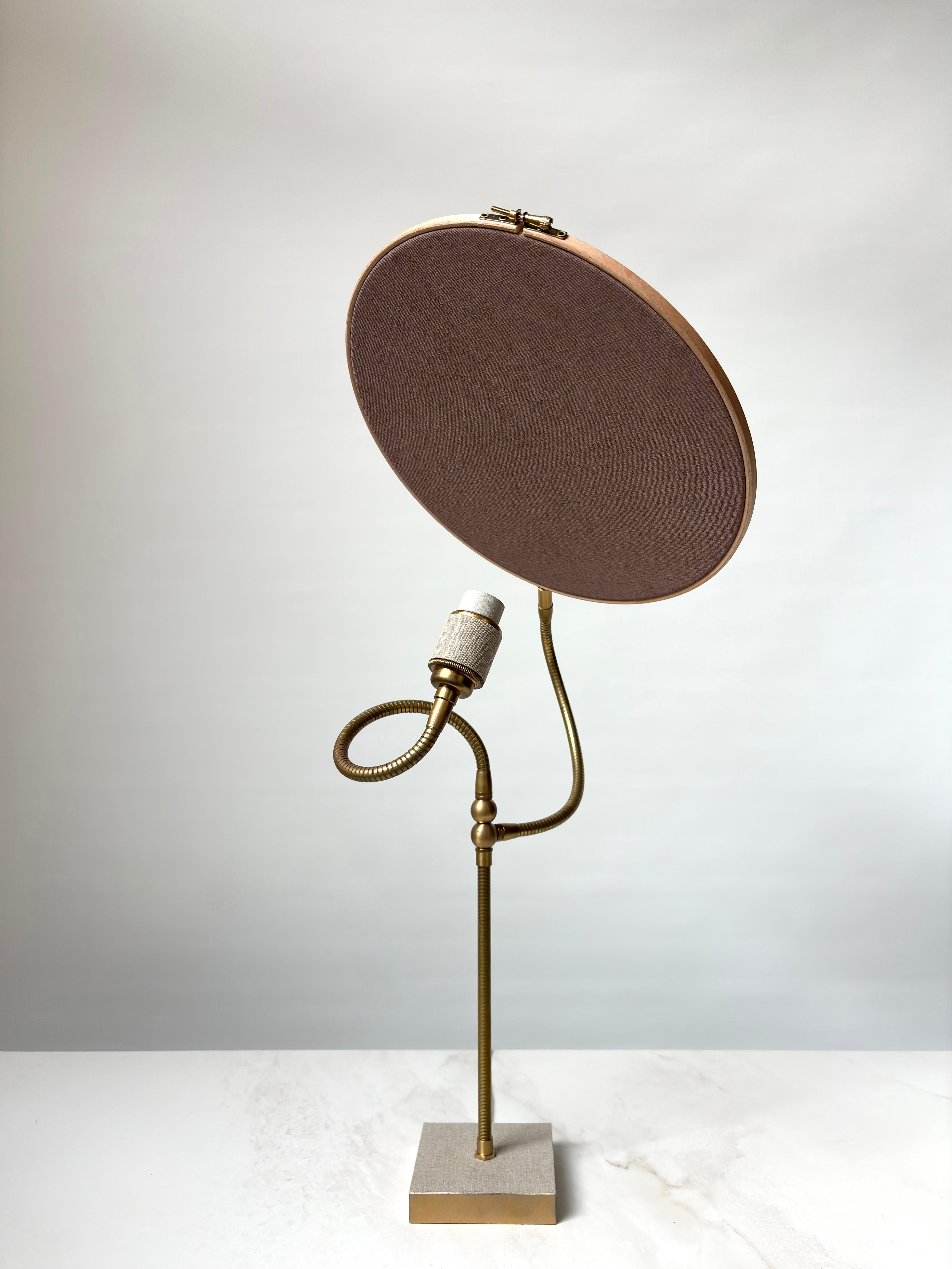 Postmoderne Lampe de table One Circle Linen n° 32 fabriquée à la main par Sander Bottinga en vente