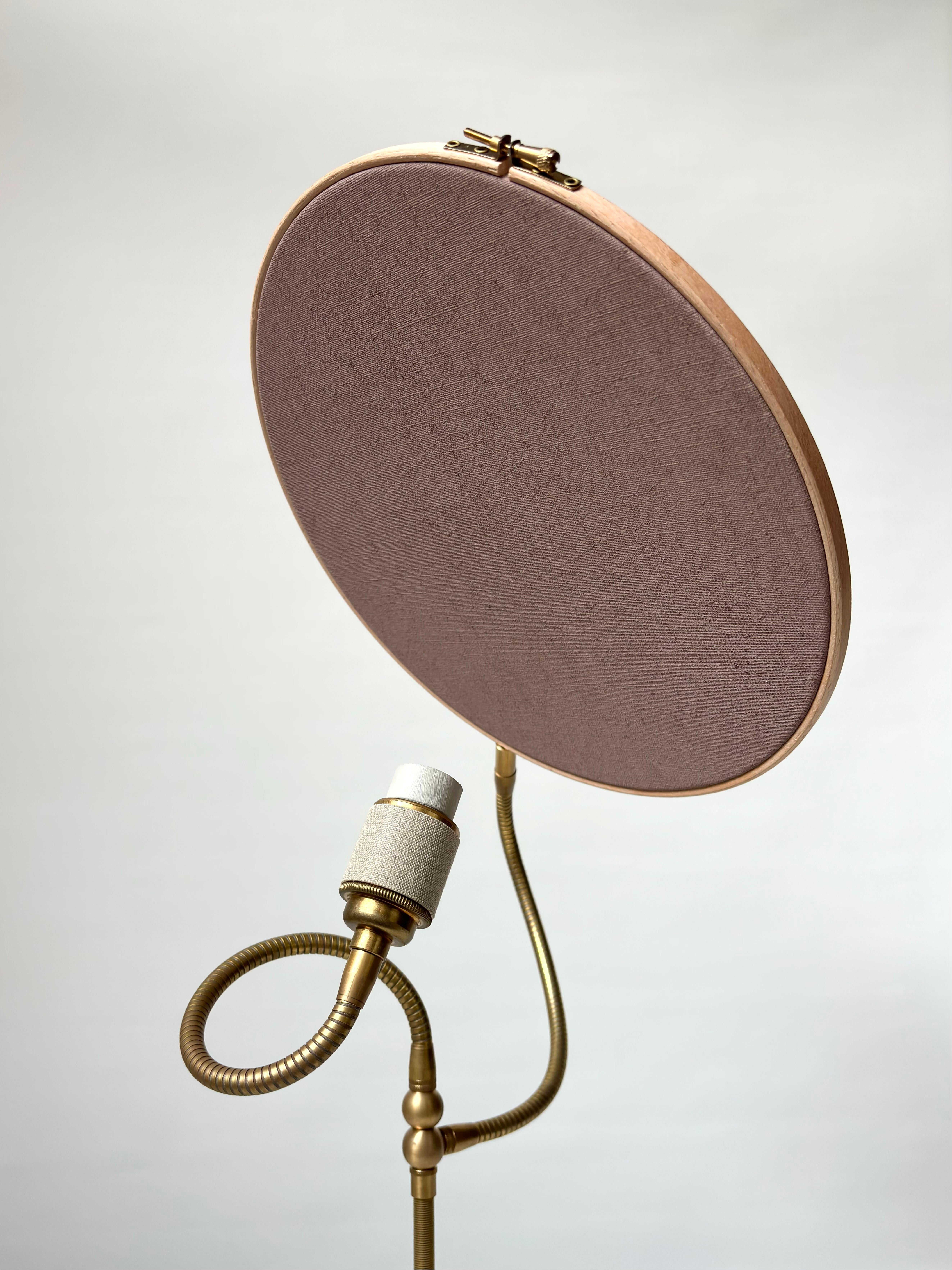 Néerlandais Lampe de table One Circle Linen n° 32 fabriquée à la main par Sander Bottinga en vente