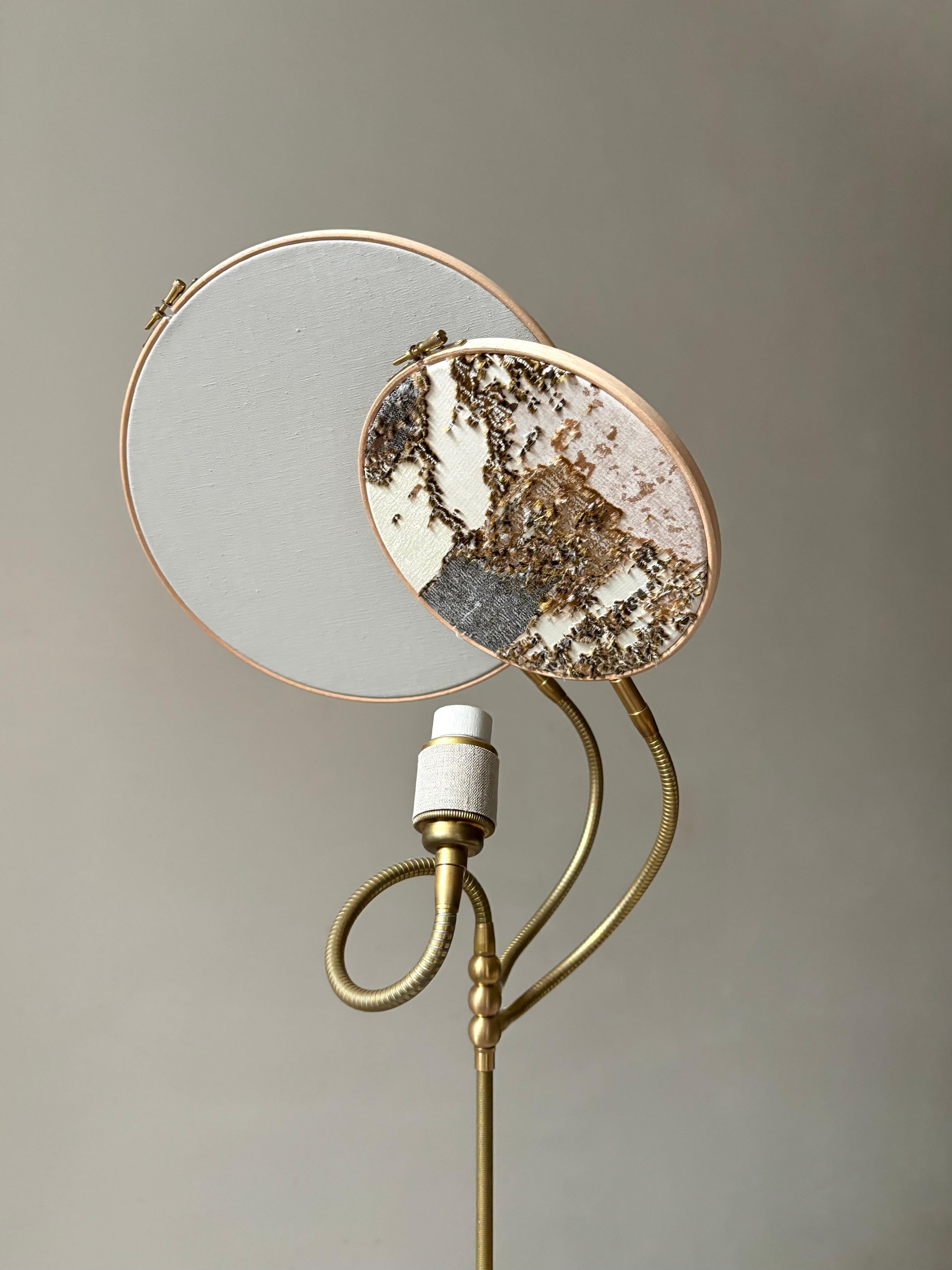 Postmoderne Lampadaire en lin brodé en forme de marbre n° 34 fabriqué à la main par Sander Bottinga en vente