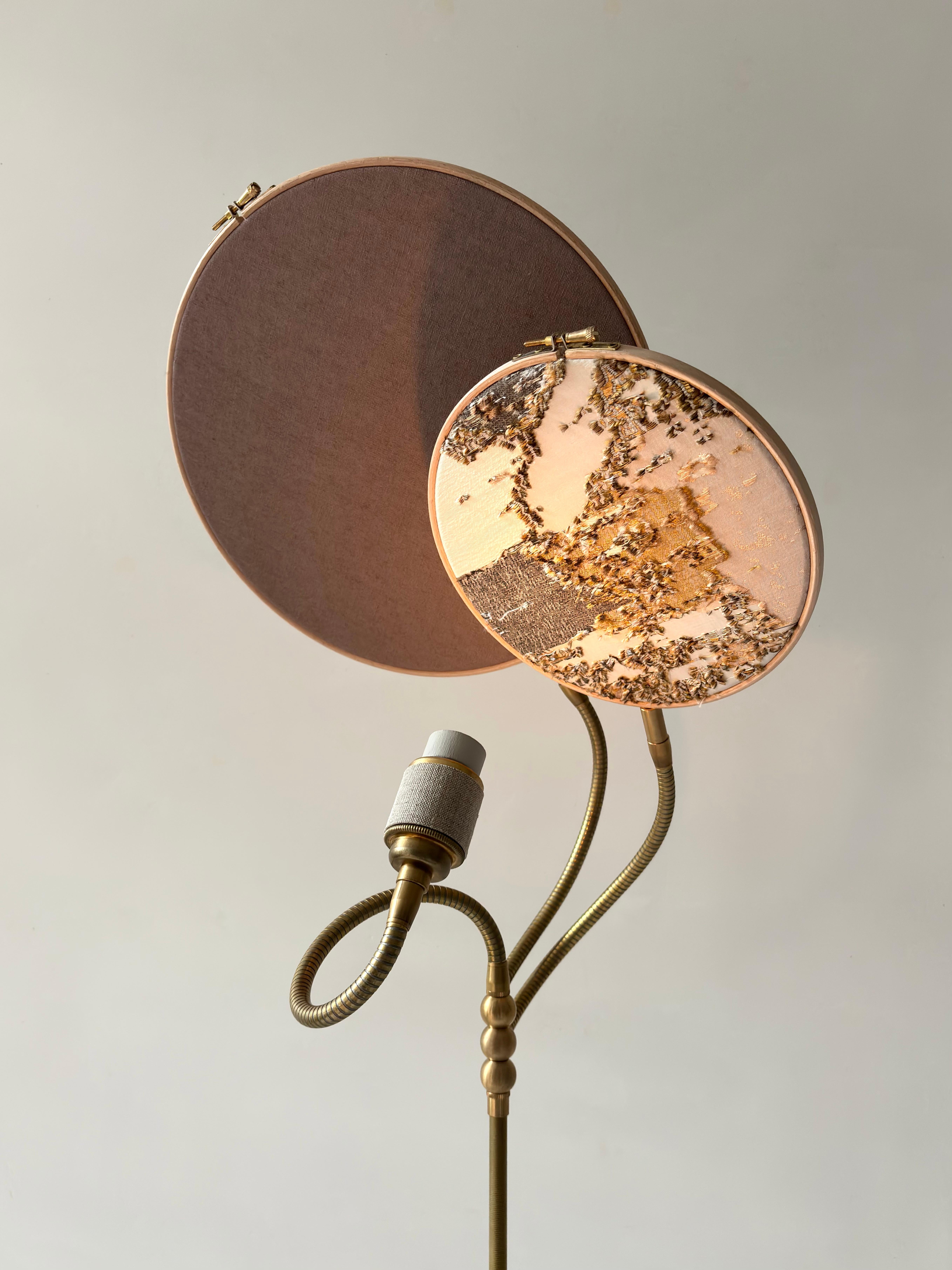 Postmoderne Lampadaire en lin brodé en forme de marbre n° 34 fabriqué à la main par Sander Bottinga en vente
