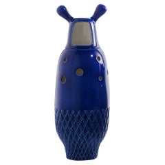 Nº 5 Vase contemporain en céramique émaillée Napoleon Blue Showtime de Jaime Hyon
