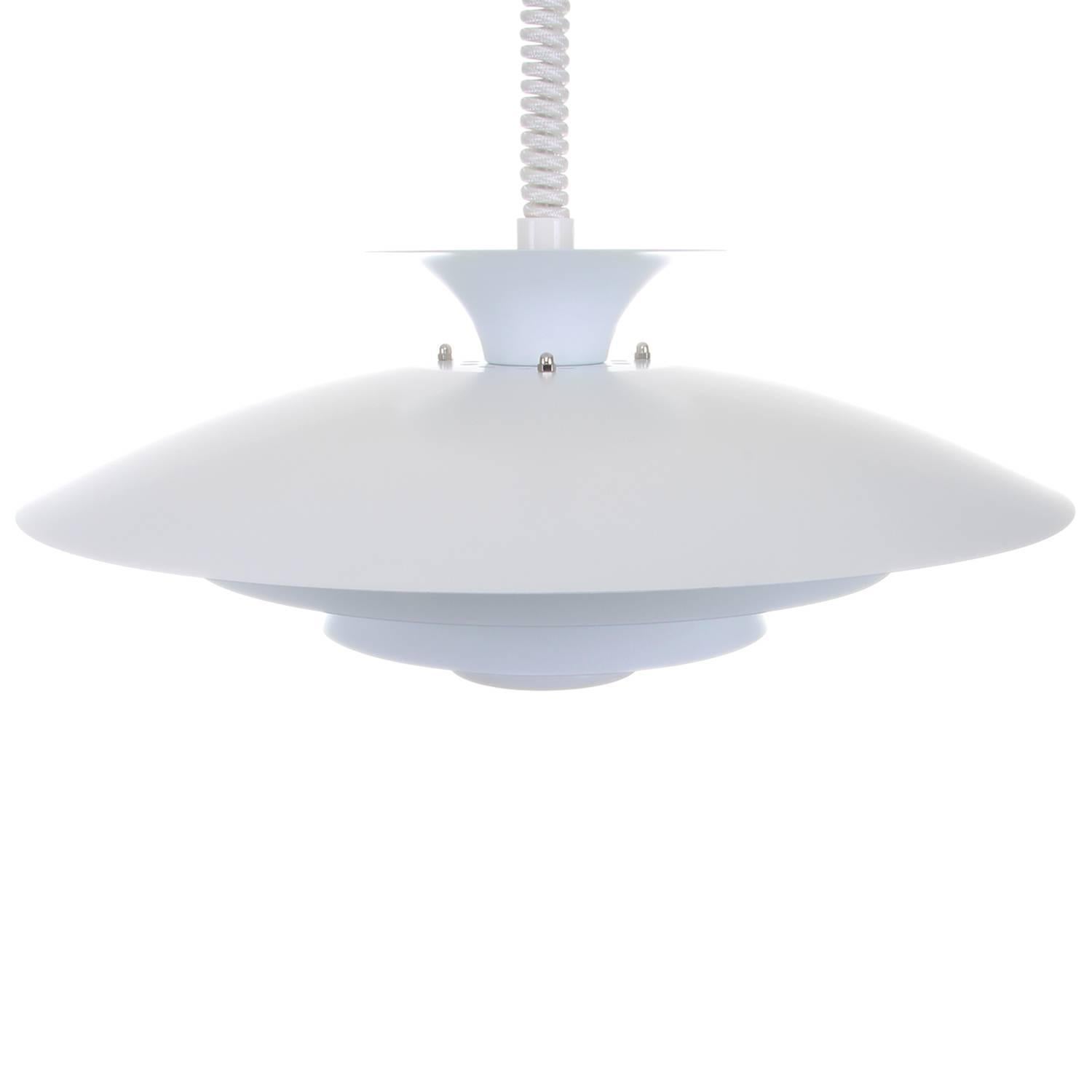 No. 52511, White Pendant Light by Form-Light, 1970s, Large White Ceiling Light In Excellent Condition In Frederiksberg, DK