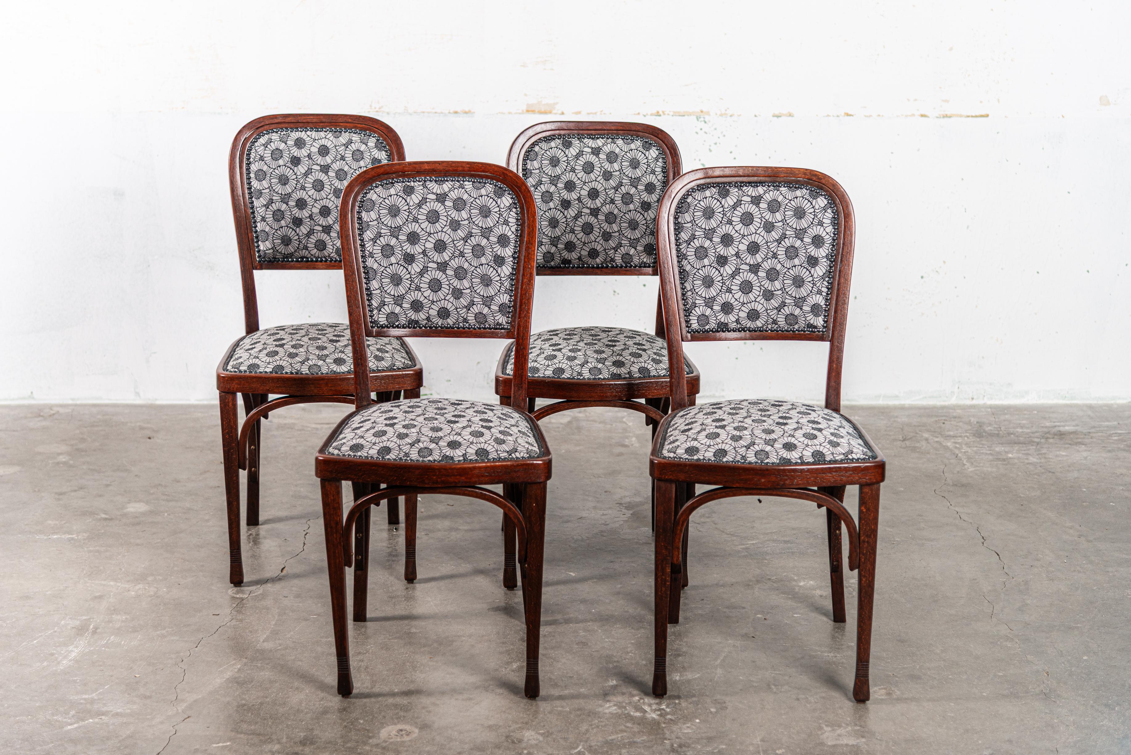 Début du 20ème siècle No. 715 Chaises Par Gustav Siegel, exécuté par J&J Kohn Vienne en 1901 en vente