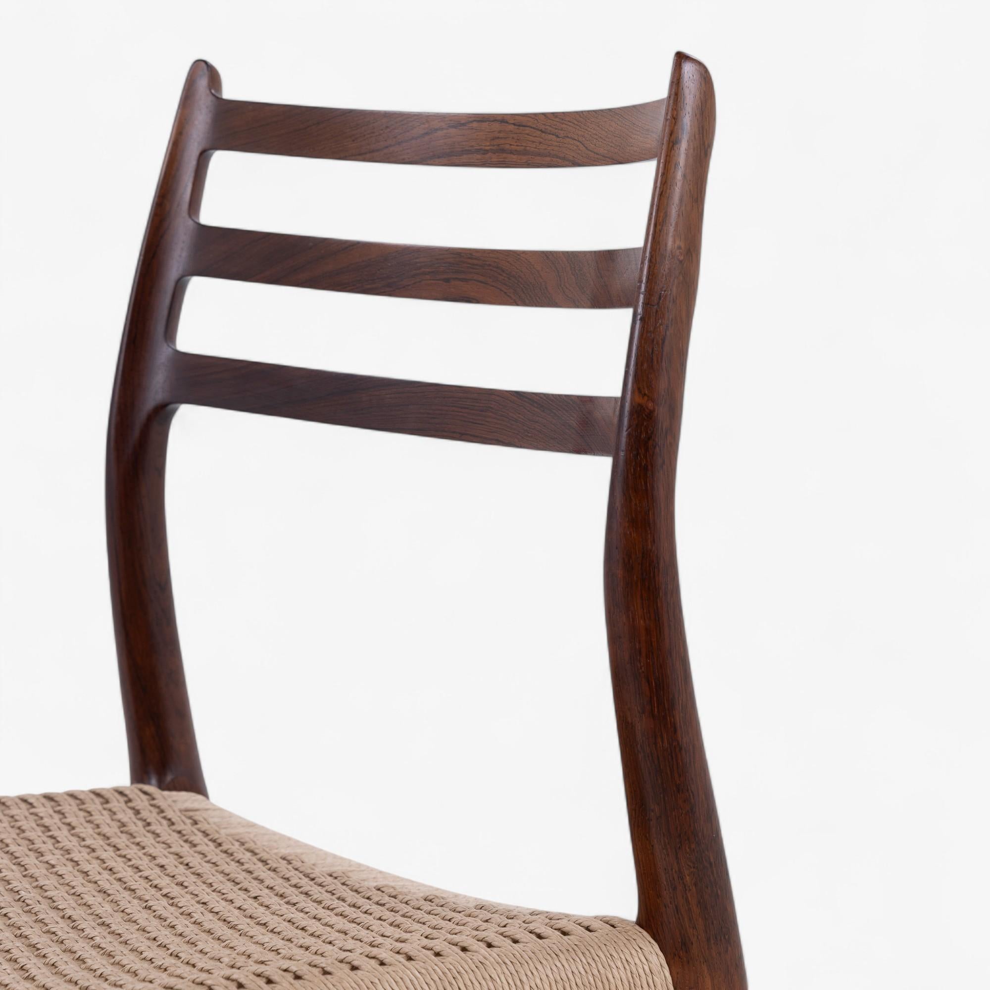 NO 78 - Juego de 6 sillas de comedor de palisandro de N.O. Møller siglo XX en venta