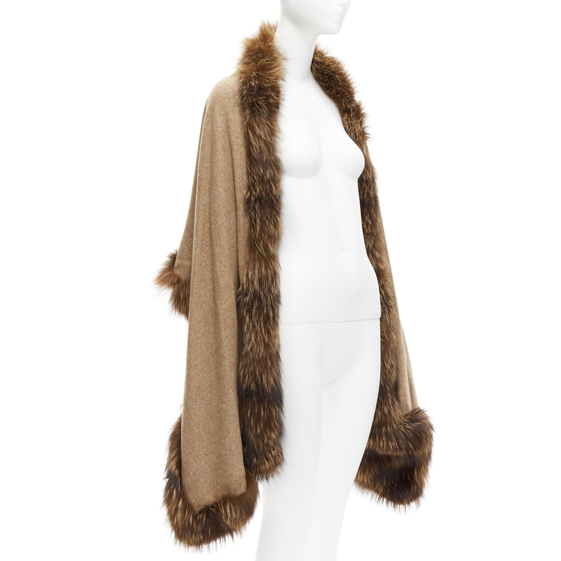 NO BRAND brown real fur trim soft wool rectangular shawl scarf
Reference: CELG/A00250
Brand: No Brand
Material: Fur, Fabric
Color: Brown
Pattern: Solid
Lining: Brown Fabric
Extra Details: Fur trimmed.

CONDITION:
Condition: Excellent, this item was