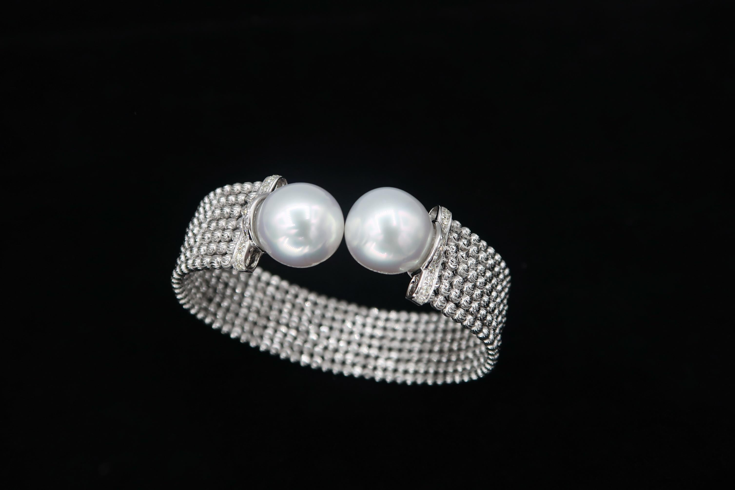 Contemporary Easy-to-Wear Spring Open Bangle in 18K Gold w/ Diamonds & White South Sea Pearls For Sale