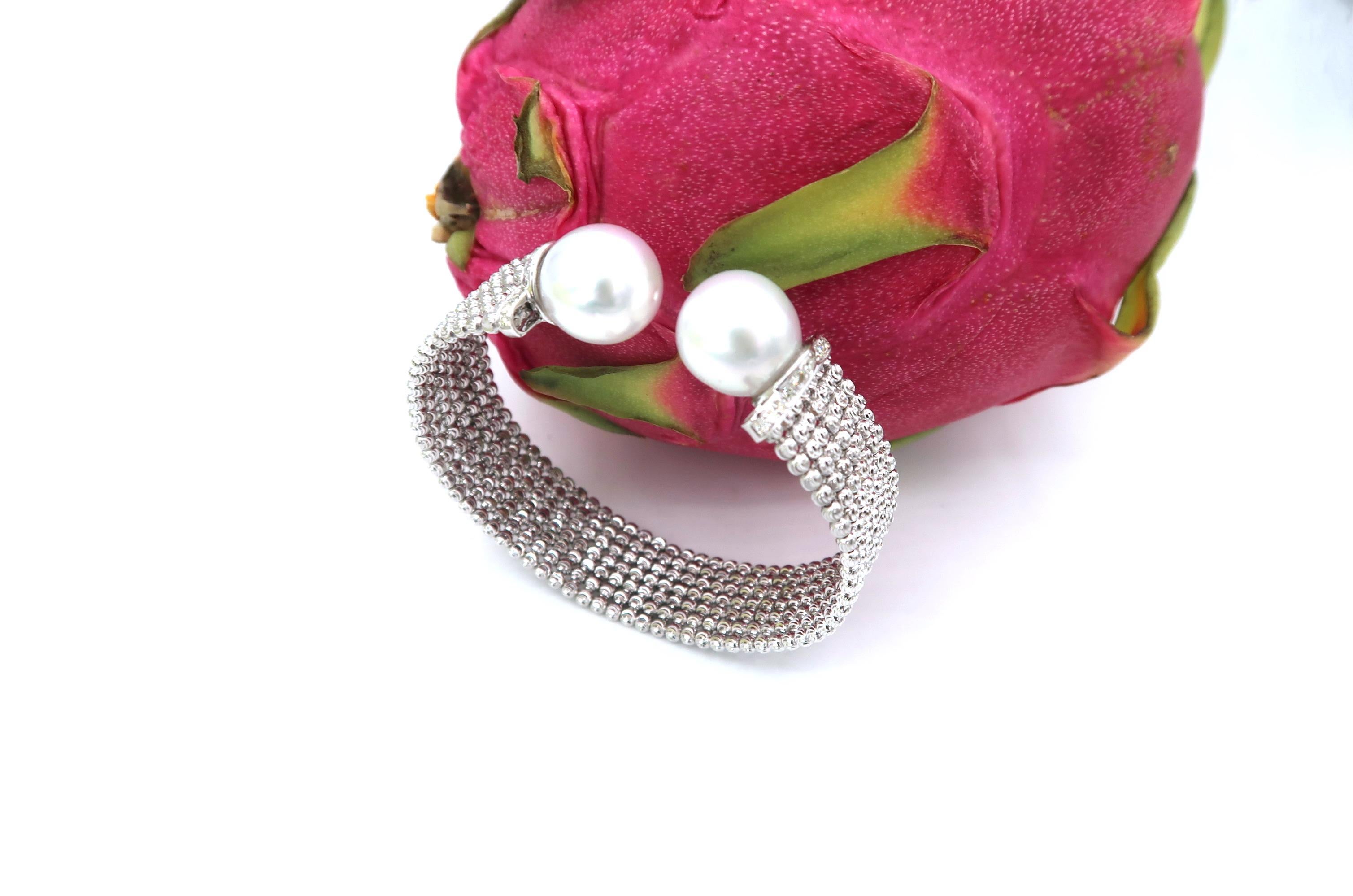 Easy-to-Wear Spring Open Bangle in 18K Gold w/ Diamonds & White South Sea Pearls For Sale 2