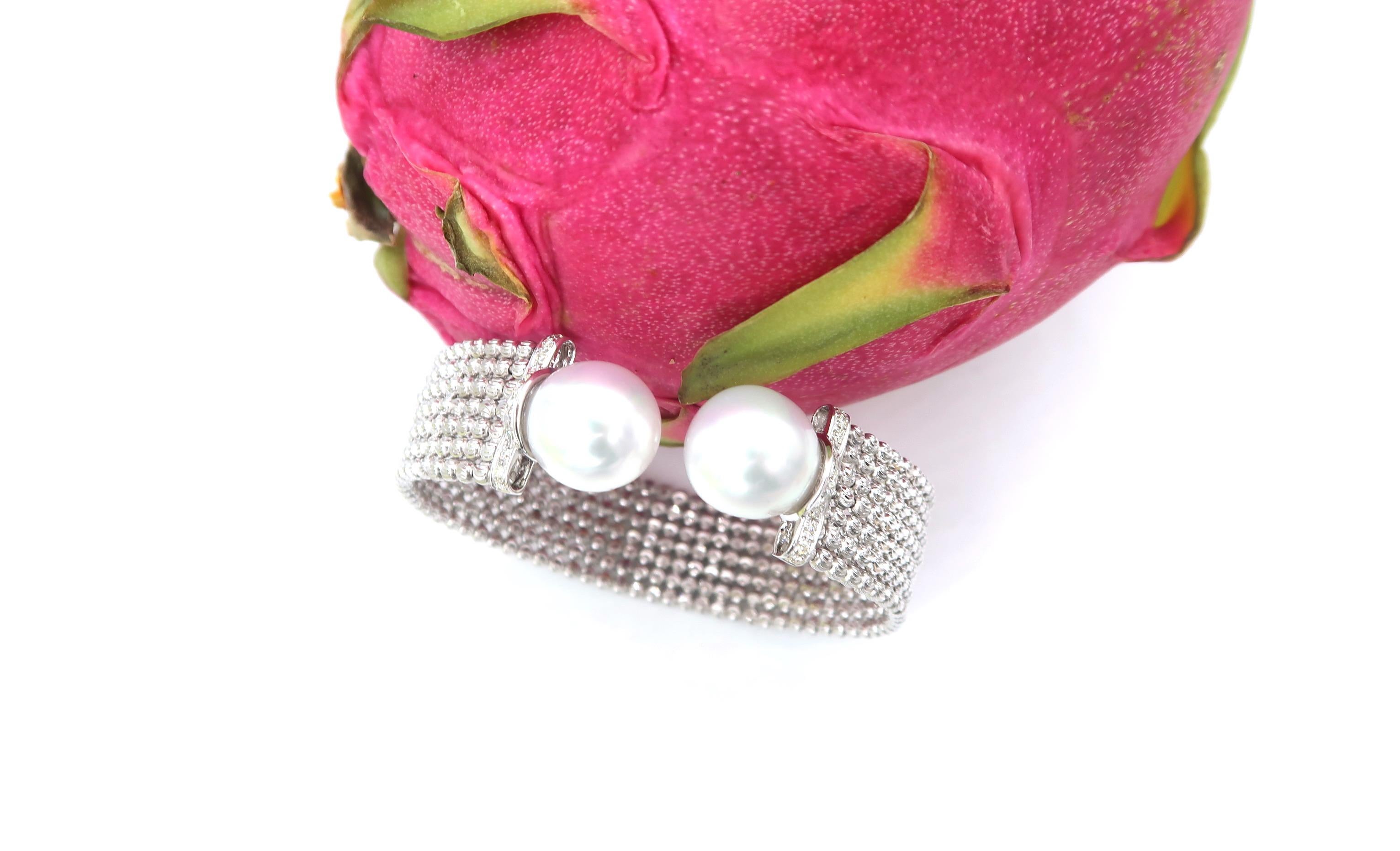 Easy-to-Wear Spring Open Bangle in 18K Gold w/ Diamonds & White South Sea Pearls For Sale 3
