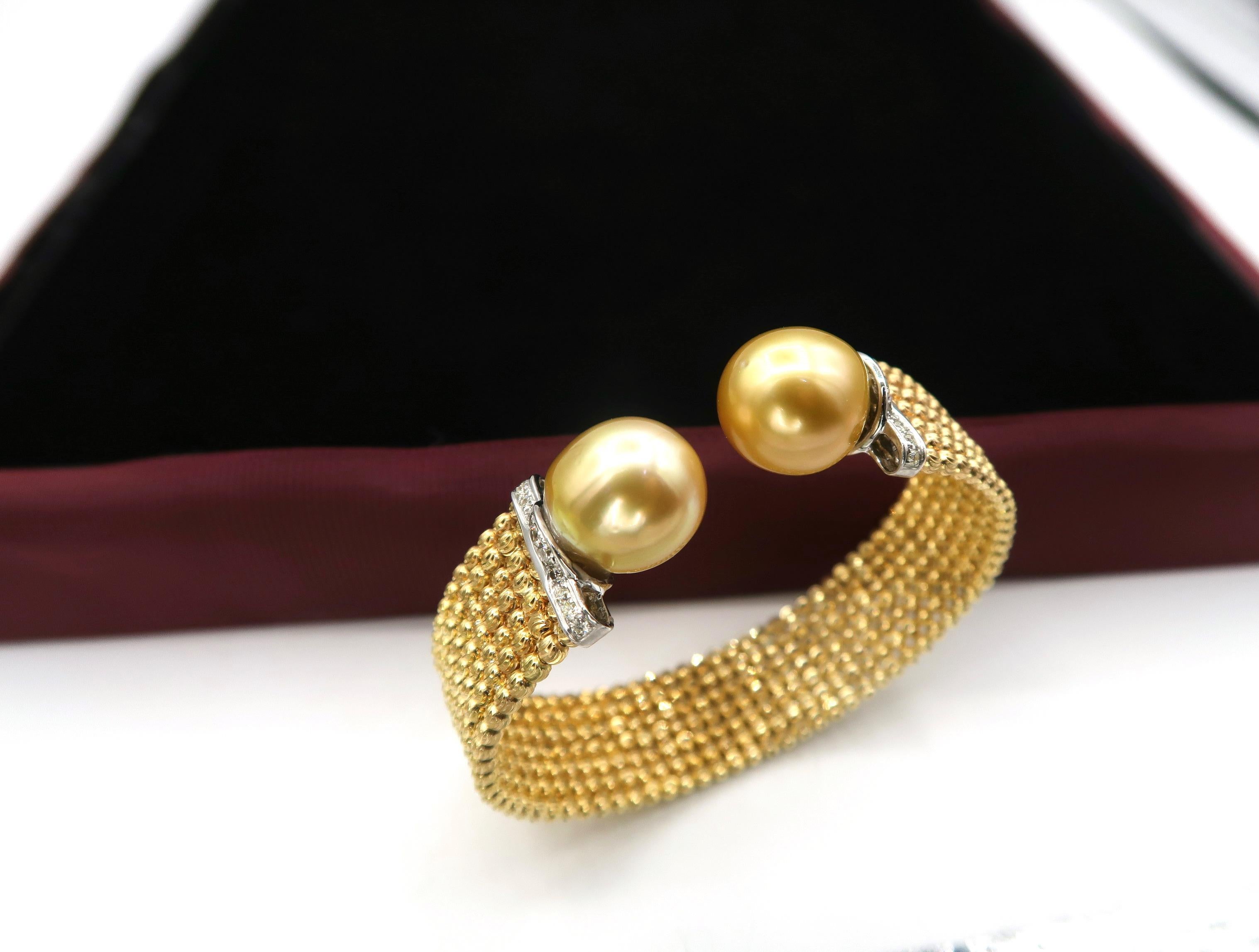 Easy-to-Wear Spring Open Bangle in 18K Gold w/ Diamonds & Gold South Sea Pearls For Sale 4