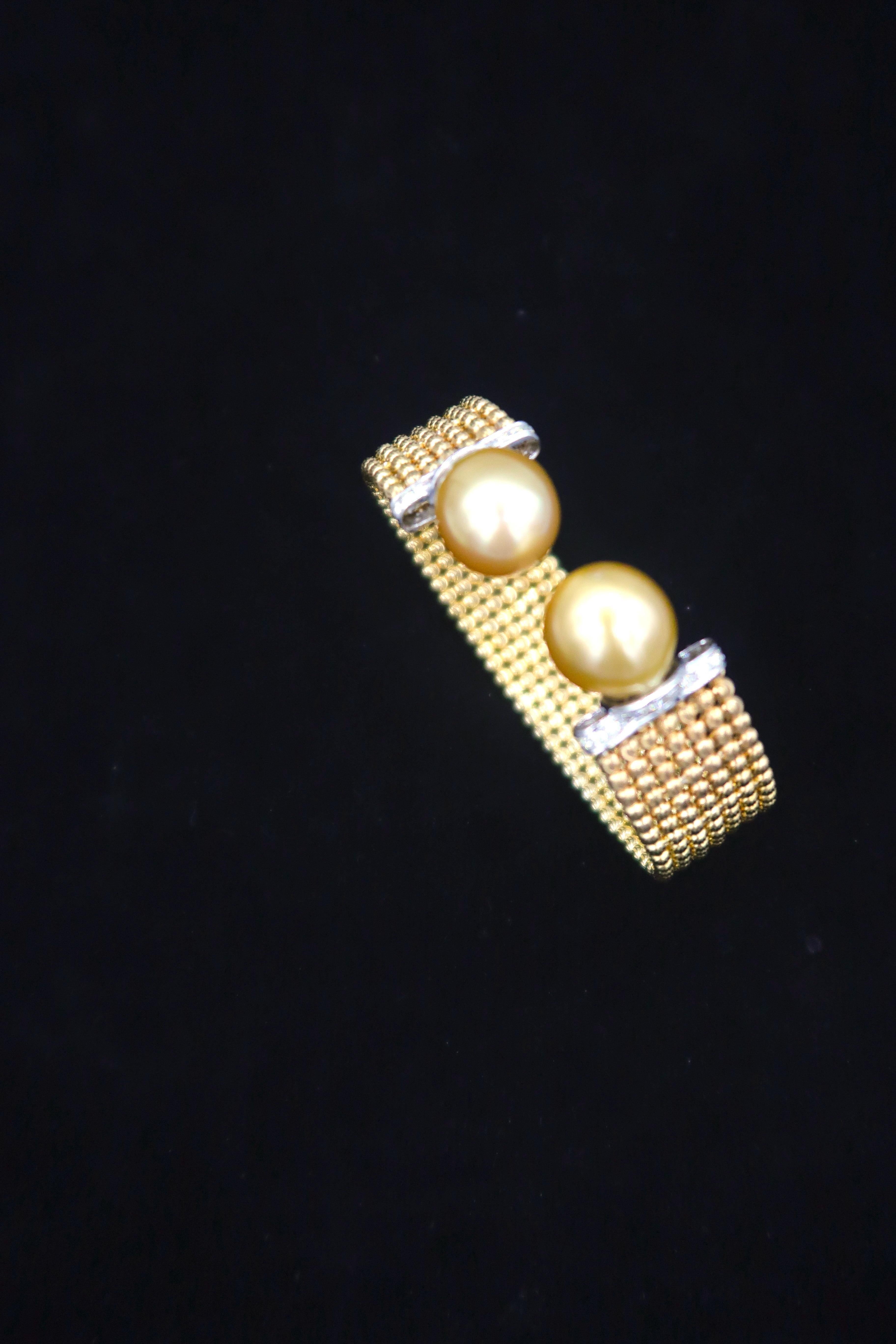 Contemporary Easy-to-Wear Spring Open Bangle in 18K Gold w/ Diamonds & Gold South Sea Pearls For Sale