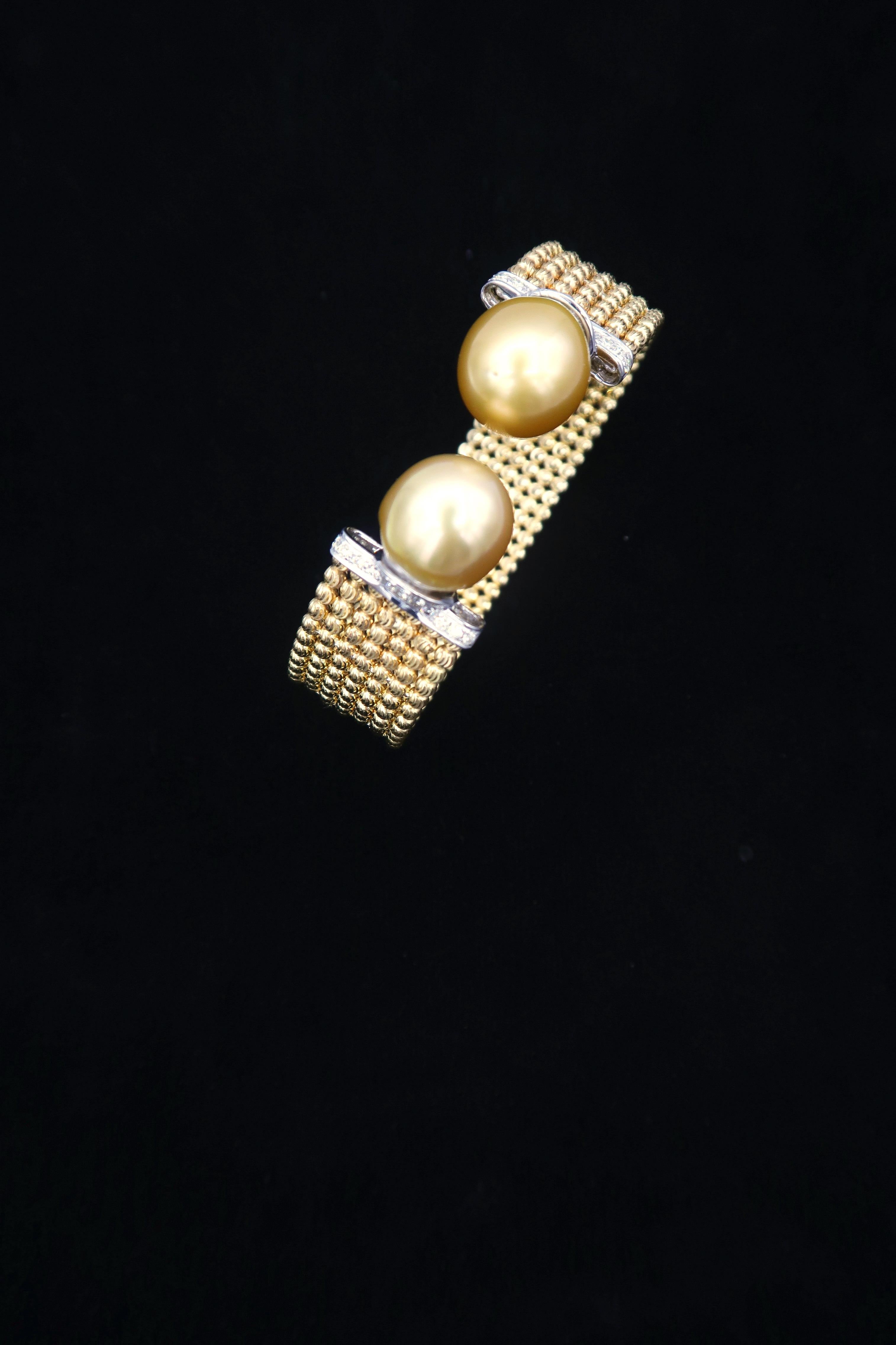 Easy-to-Wear Spring Open Bangle in 18K Gold w/ Diamonds & Gold South Sea Pearls For Sale 2