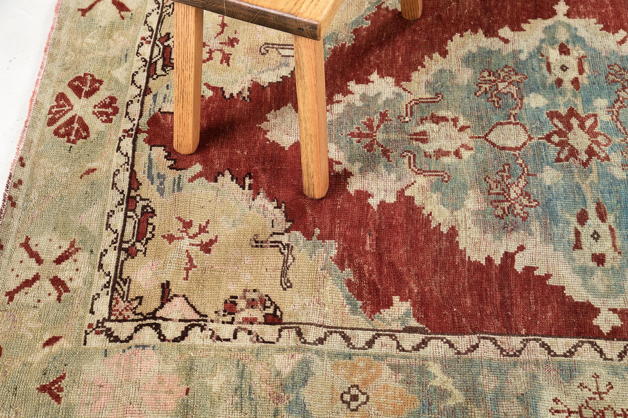 Türkischer Anatolischer Vintage-Teppich (Handgeknüpft) im Angebot