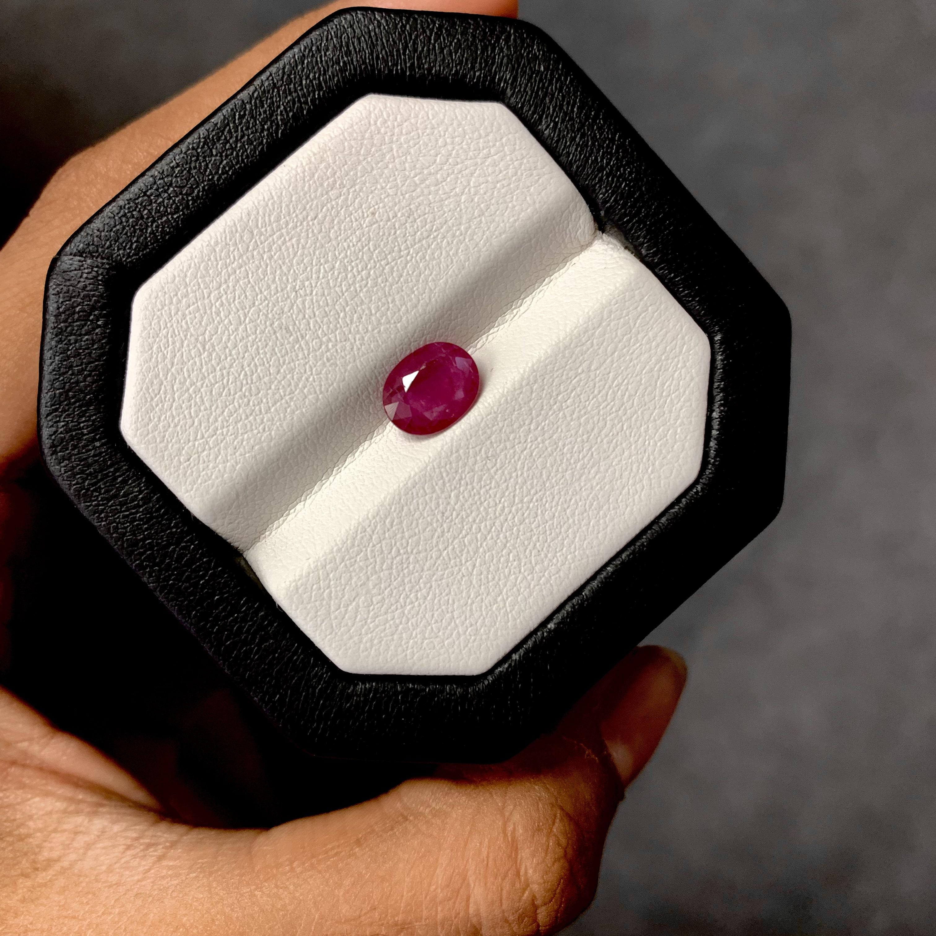 No-Heat 1.44 Carat Oval Cut Natural Ruby Pinkish-Red In New Condition For Sale In Bangkok, TH