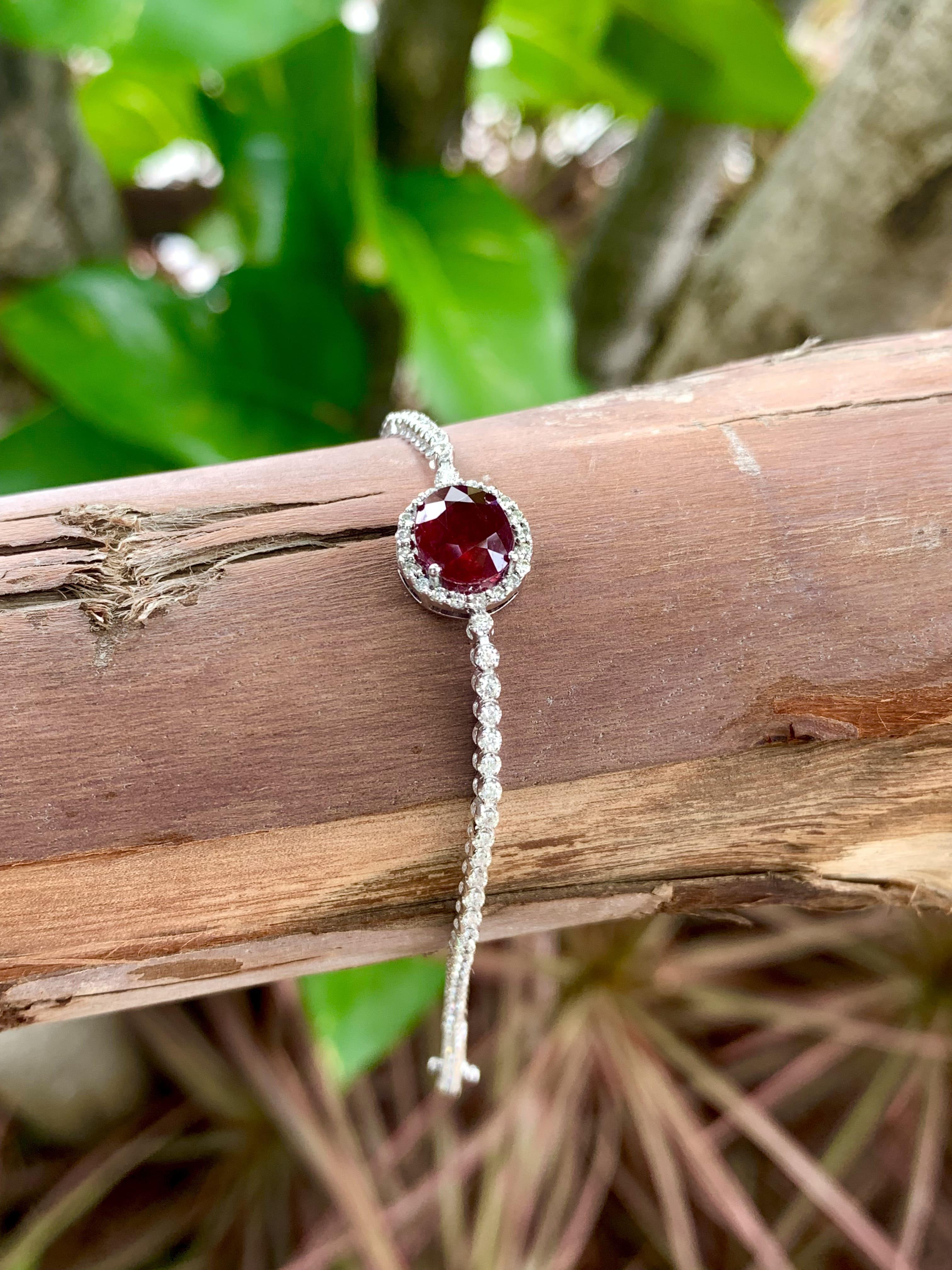 A gorgeous piece of jewellery, behold this newly-crafted gemstone bracelet that radiates unparalleled elegance with its mesmerizing centerpiece, a magnificent Ruby.

This extraordinary bracelet showcases a resplendent Ruby of remarkable quality,