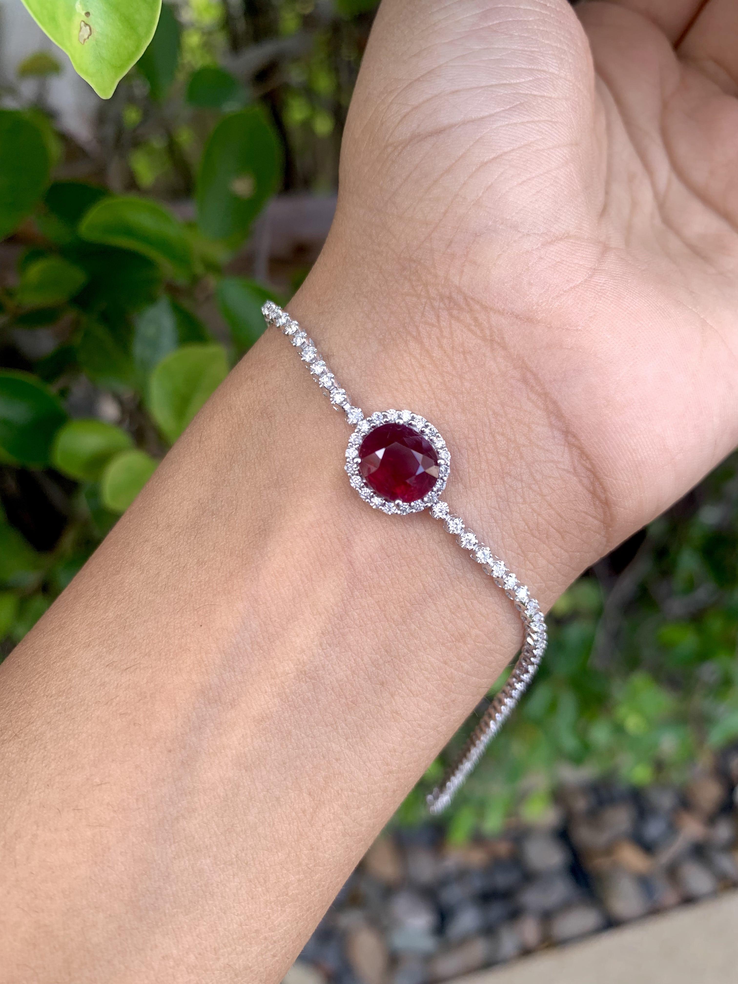 No-Heat 3.08 Ct Mozambique Ruby & Diamonds studded 18K White Gold Bracelet In New Condition In Bangkok, TH