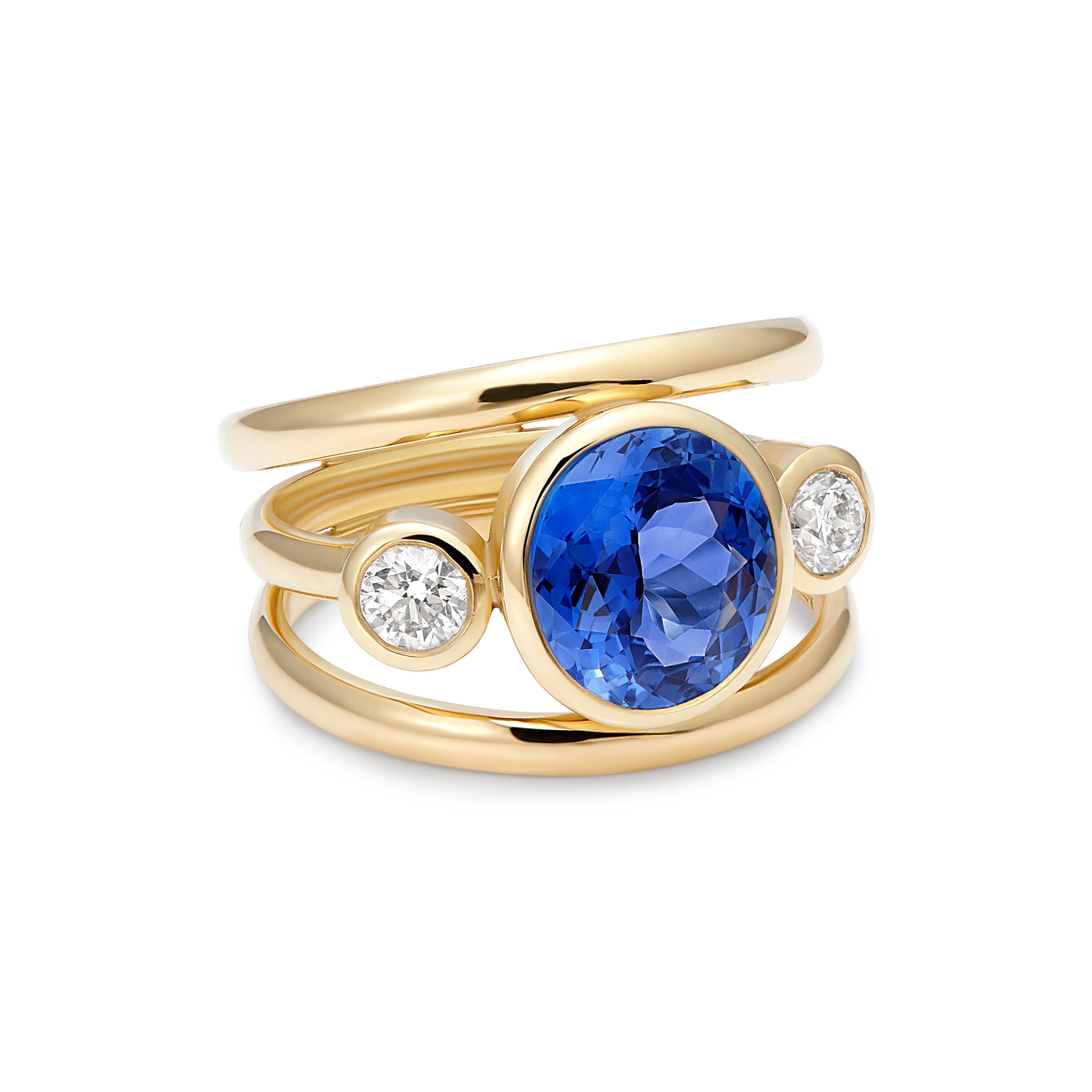  Minka Jewels - This beautiful and elegant 3 band ring set with the most incredible 3.14ct No Heat, Sri Lankan, cornflower blue Sapphire with Lotus certificate. 
This exceptional no heat, corn flower blue, sapphire is set with a diamond on either