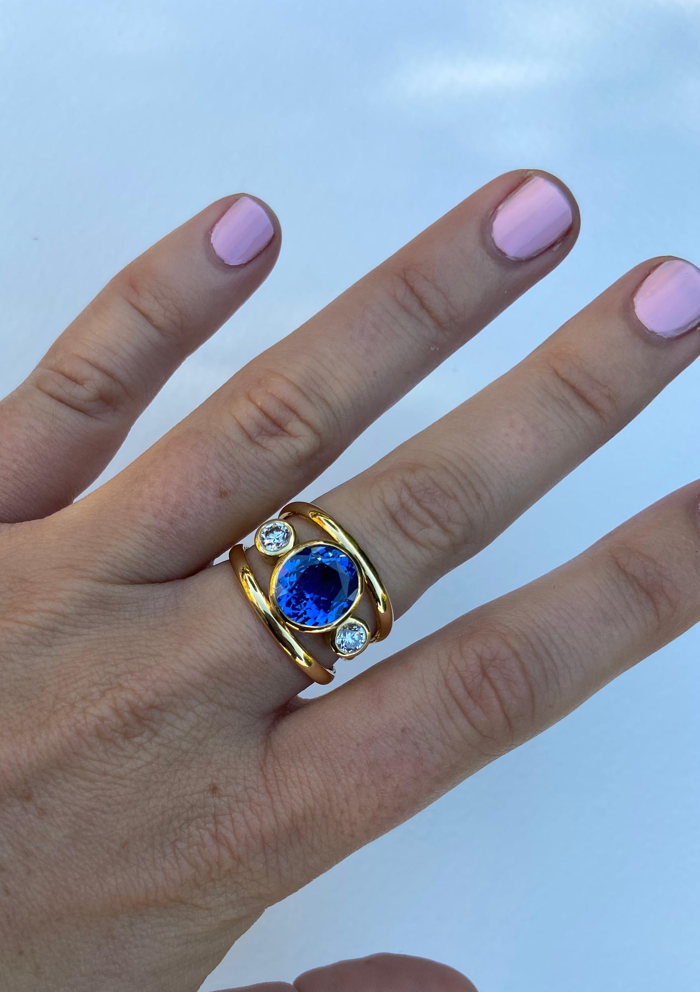 3.14 Carat Cornflower Blue Sapphire, No Heat & Diamond, Certified, Band Ring In New Condition In London, GB