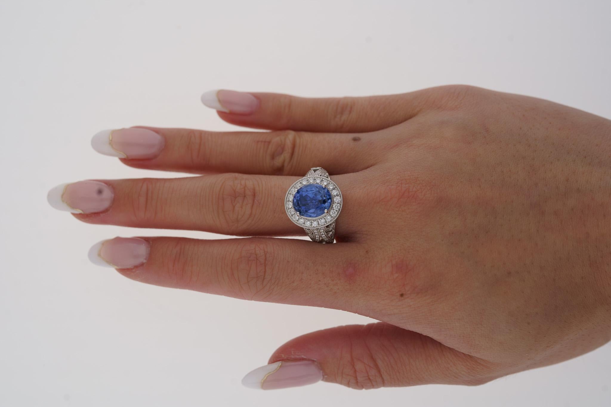 No Heat 4.84 Carat Violet-Blue Ceylon Sapphire with Diamonds in 18K Gold Ring For Sale 6
