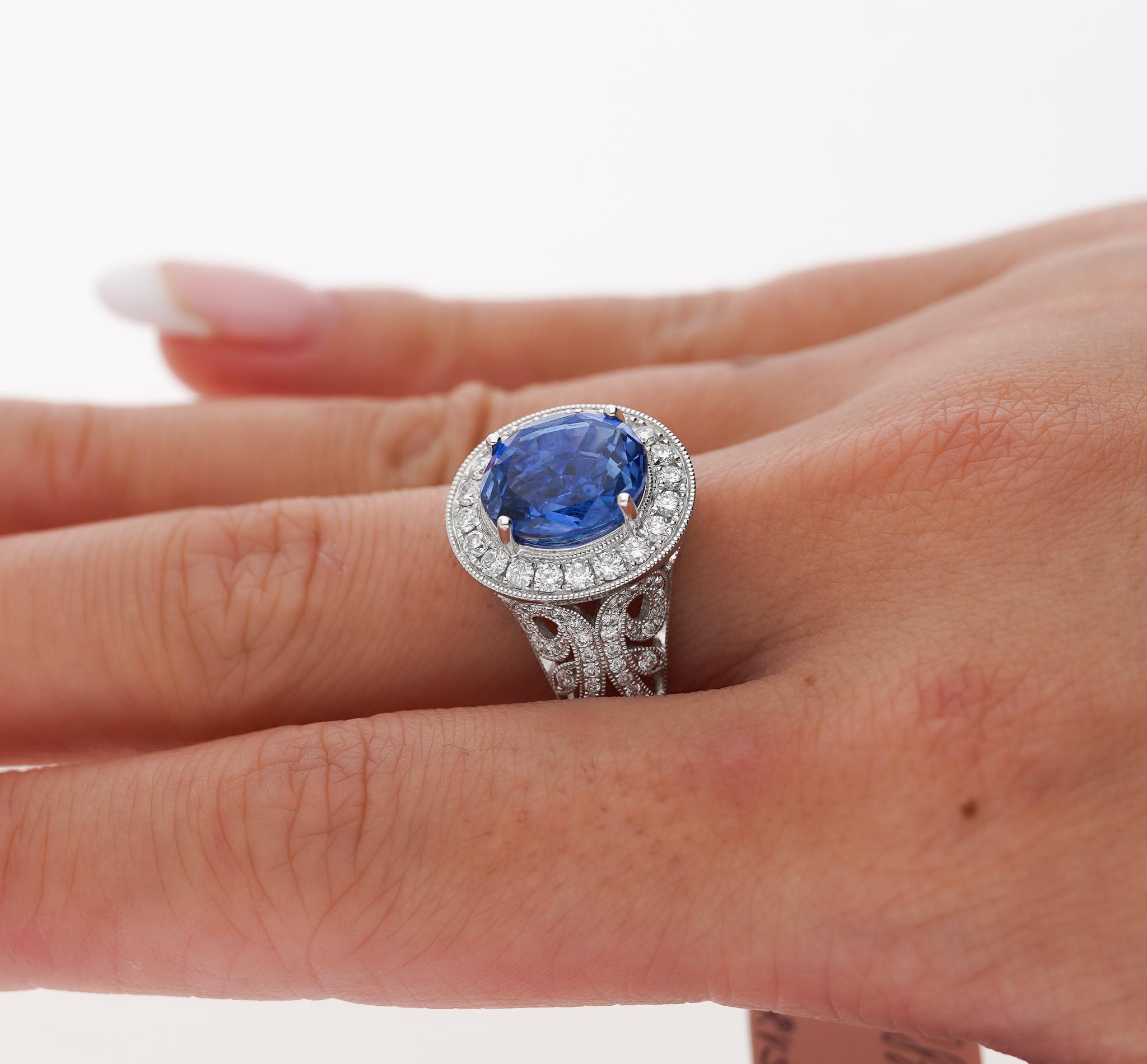 No Heat 4.84 Carat Violet-Blue Ceylon Sapphire with Diamonds in 18K Gold Ring For Sale 7