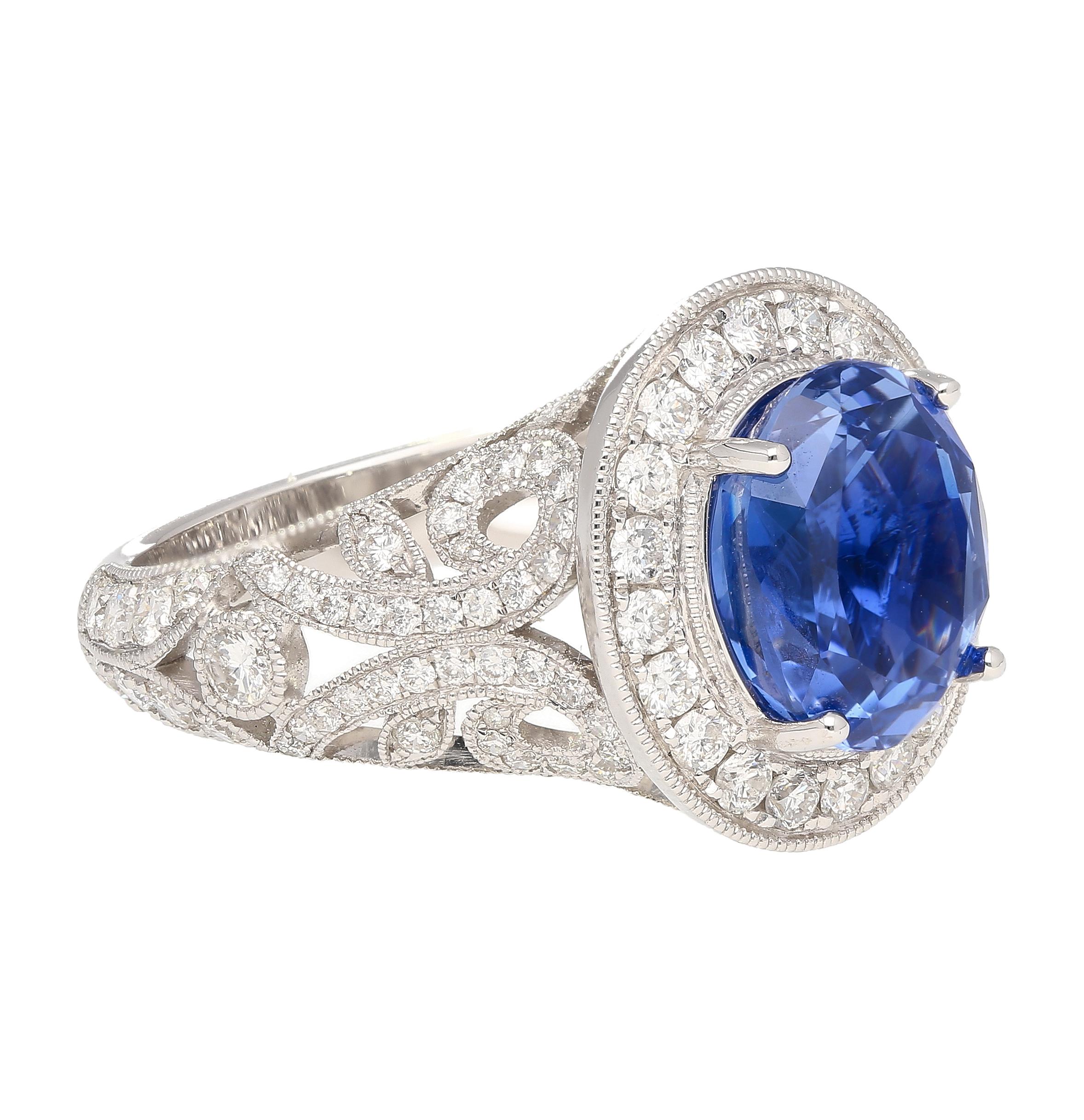 No Heat 4.84 Carat Violet-Blue Ceylon Sapphire with Diamonds in 18K Gold Ring In New Condition For Sale In Miami, FL