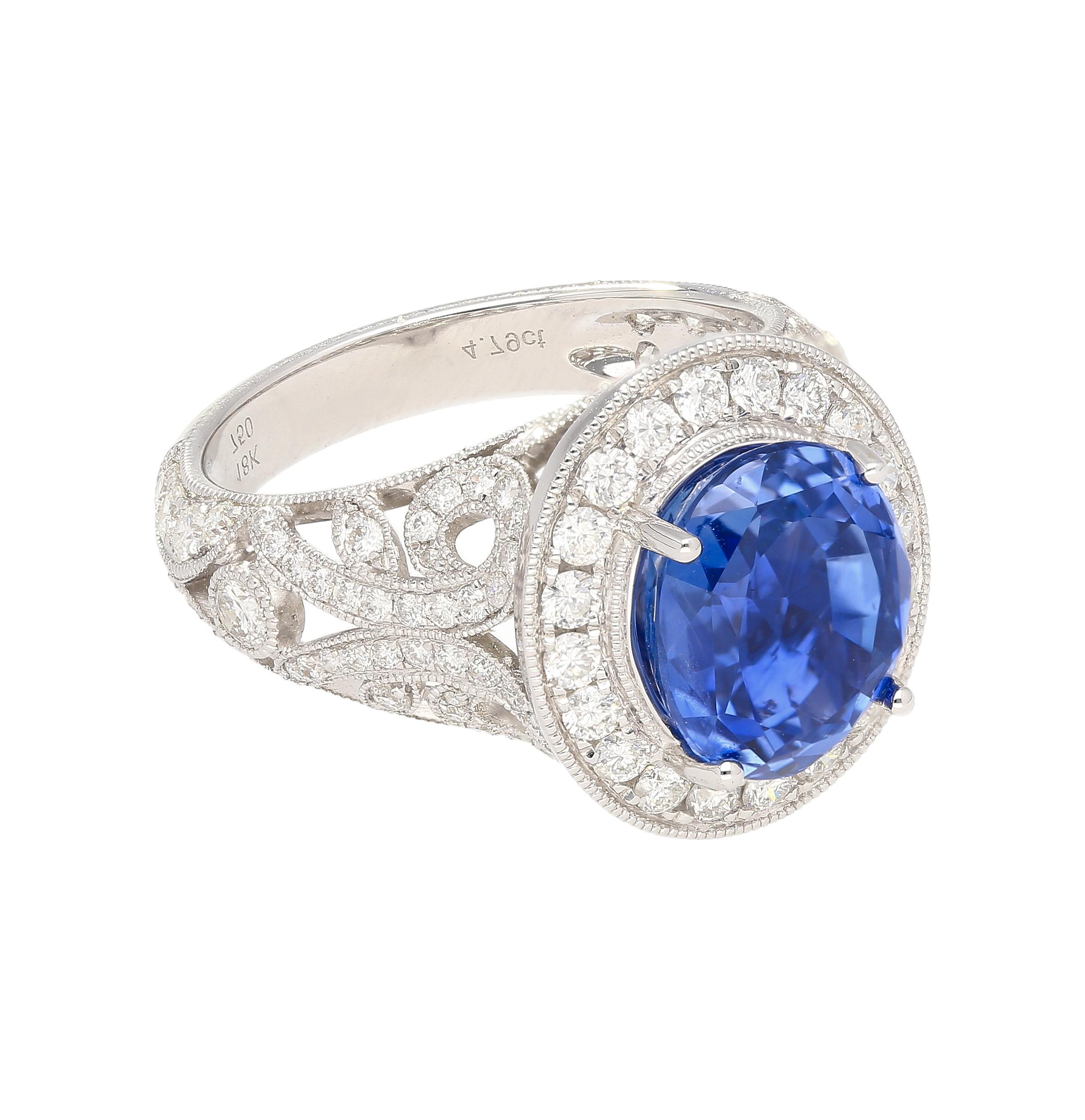 No Heat 4.84 Carat Violet-Blue Ceylon Sapphire with Diamonds in 18K Gold Ring For Sale 1