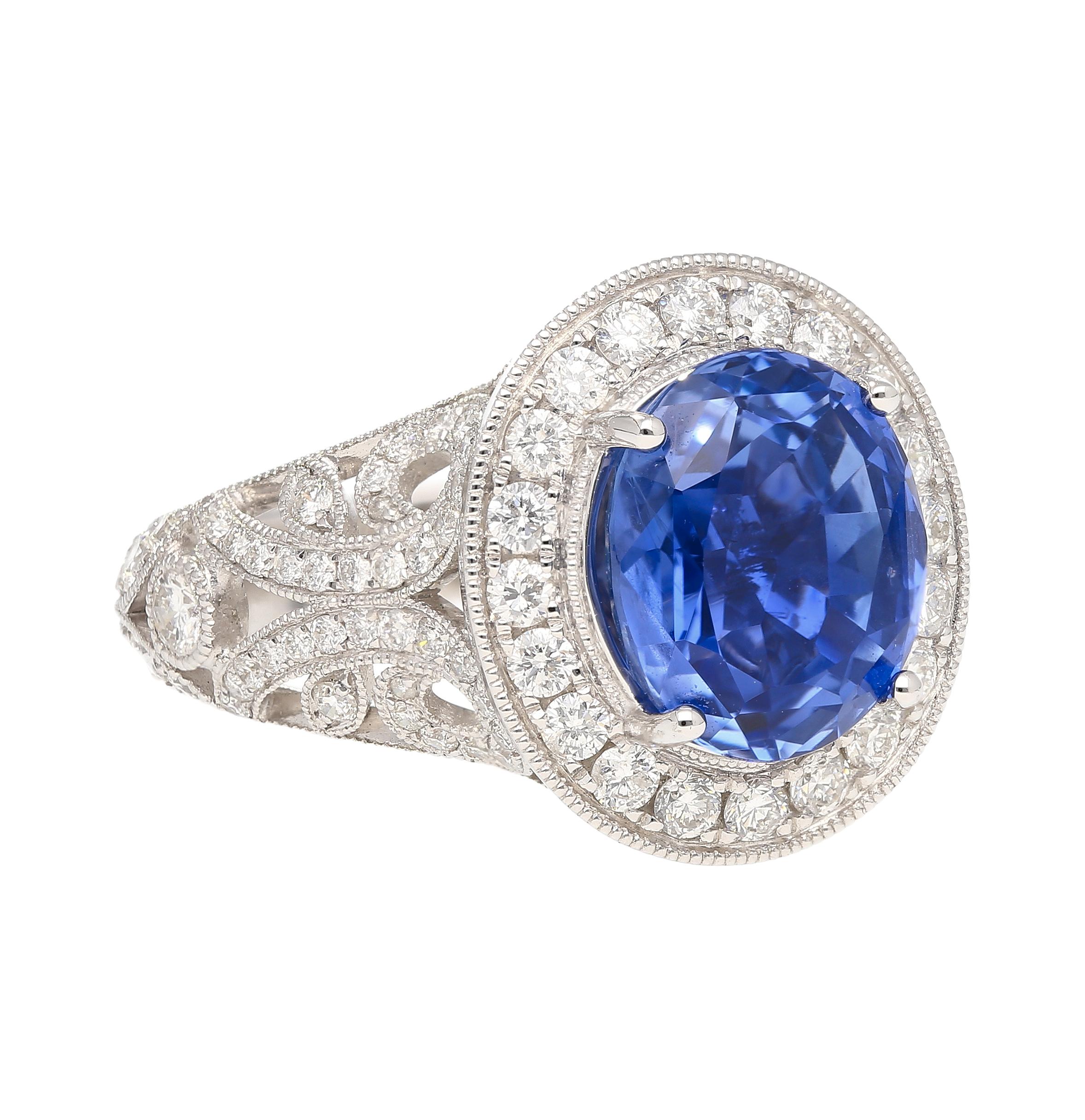 No Heat 4.84 Carat Violet-Blue Ceylon Sapphire with Diamonds in 18K Gold Ring For Sale 2