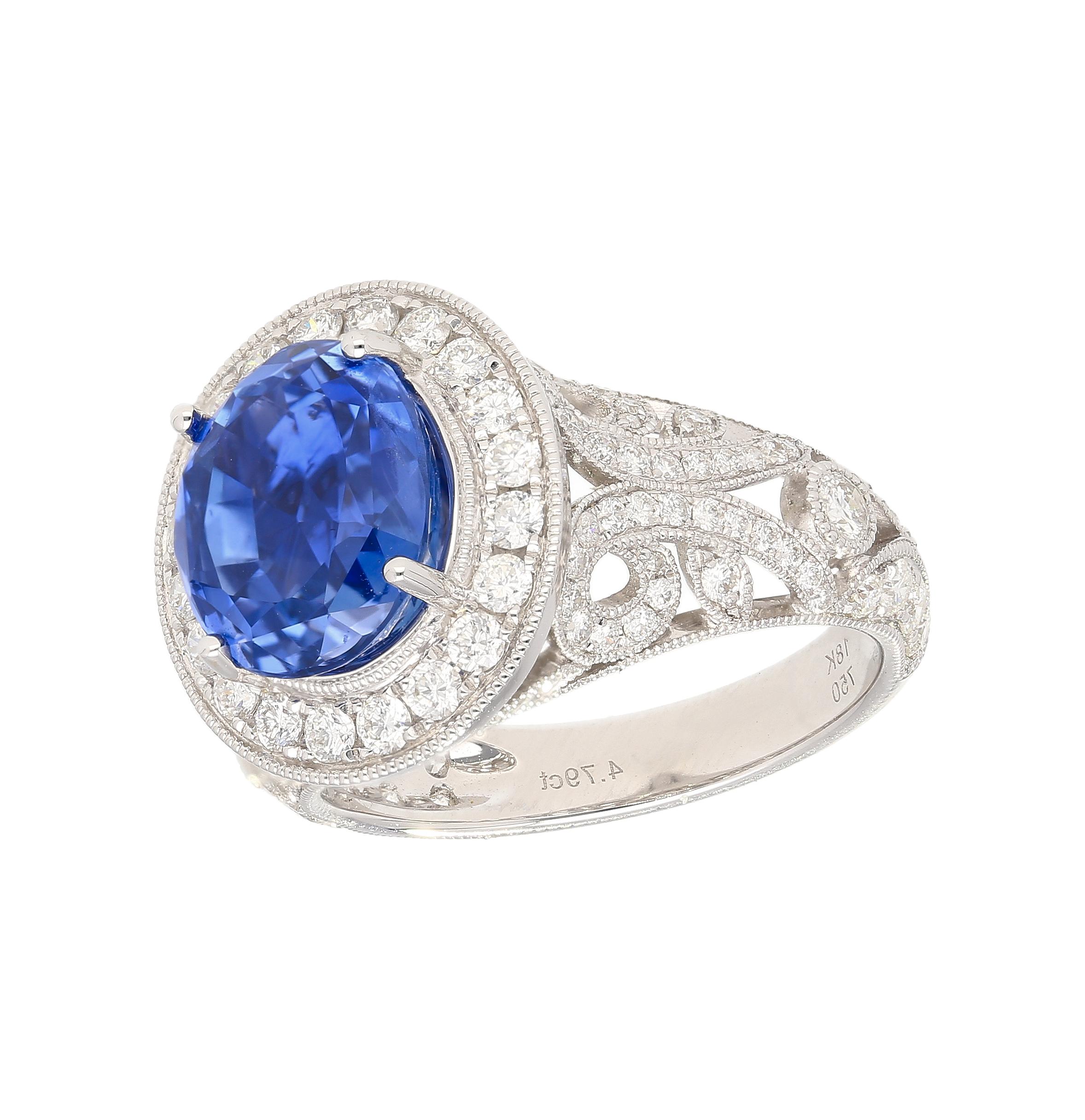 No Heat 4.84 Carat Violet-Blue Ceylon Sapphire with Diamonds in 18K Gold Ring For Sale 3