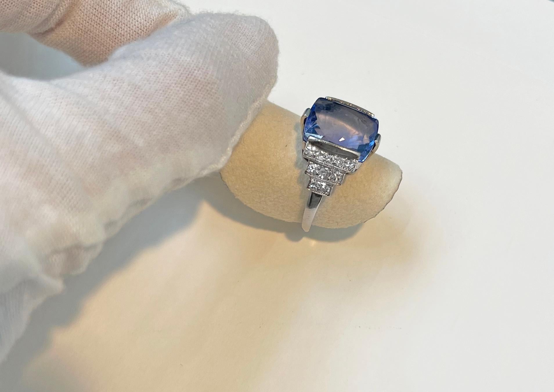 No Heat 7 Carat Sapphire Ceylon  Diamond Platinum Vintage Ring  In Good Condition For Sale In Milano, IT